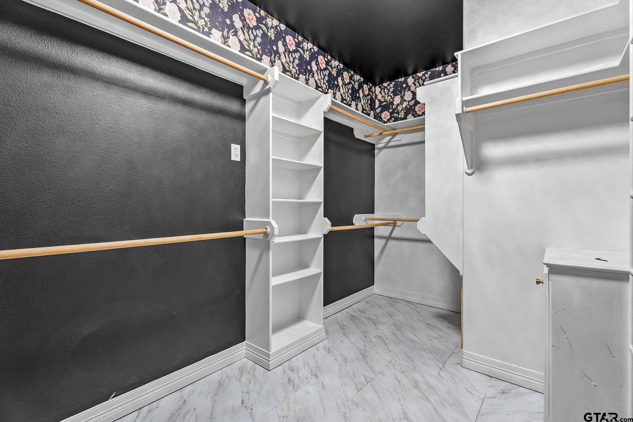9136 Chisholm TRL