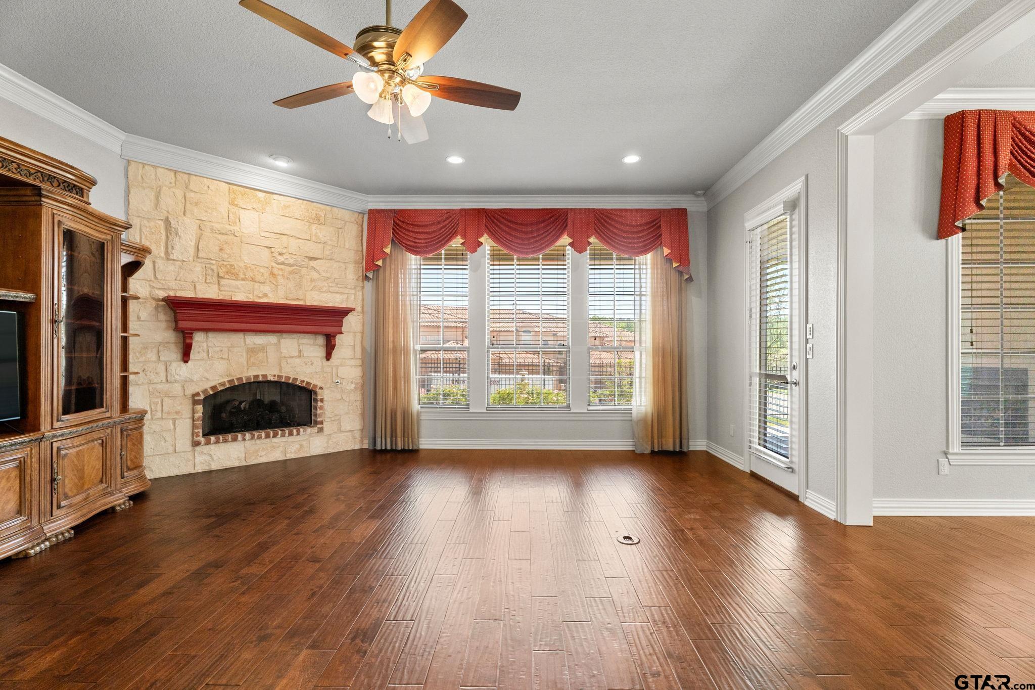 745 Esperanza PL