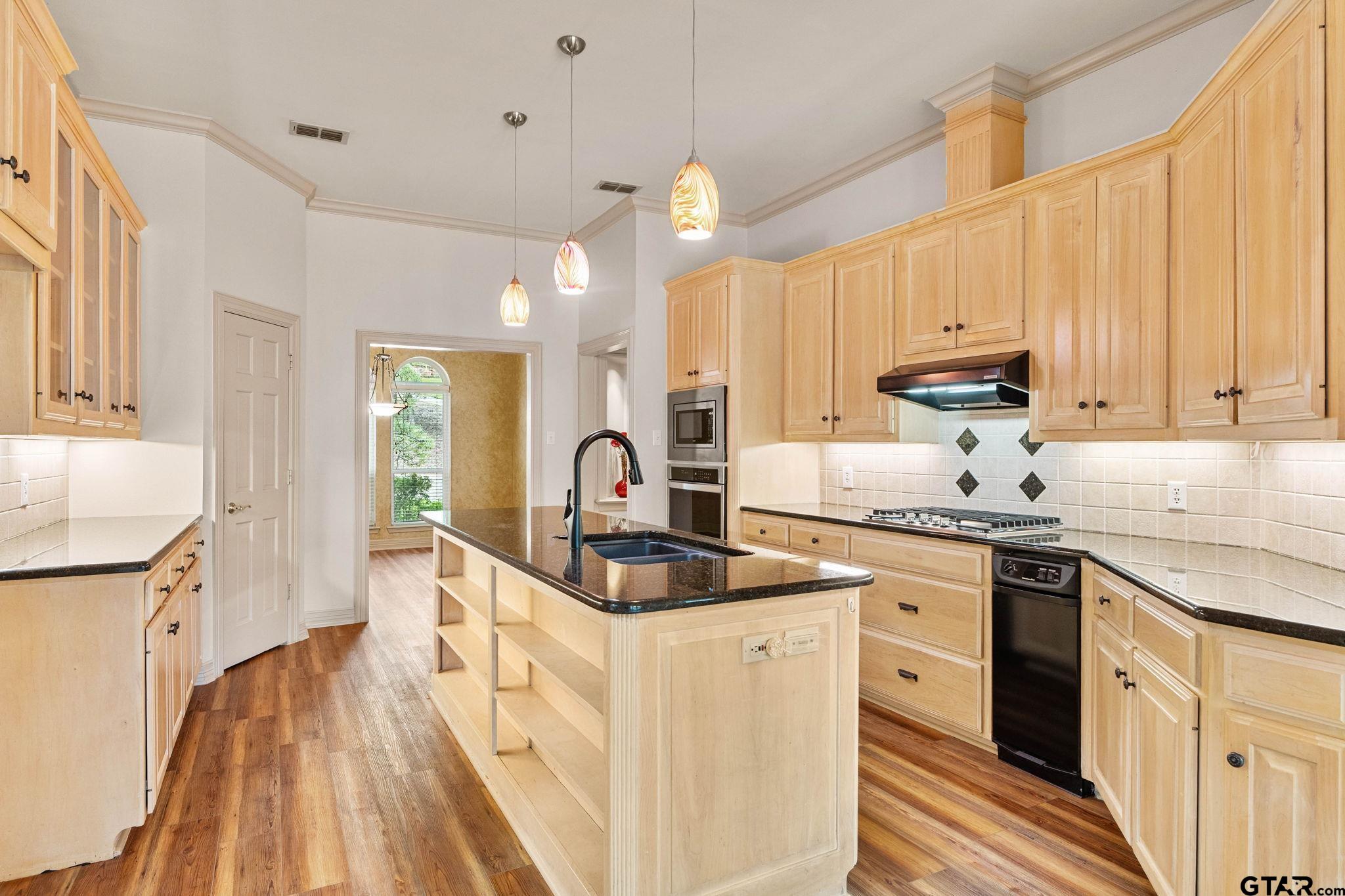 3505 Lakemont Dr