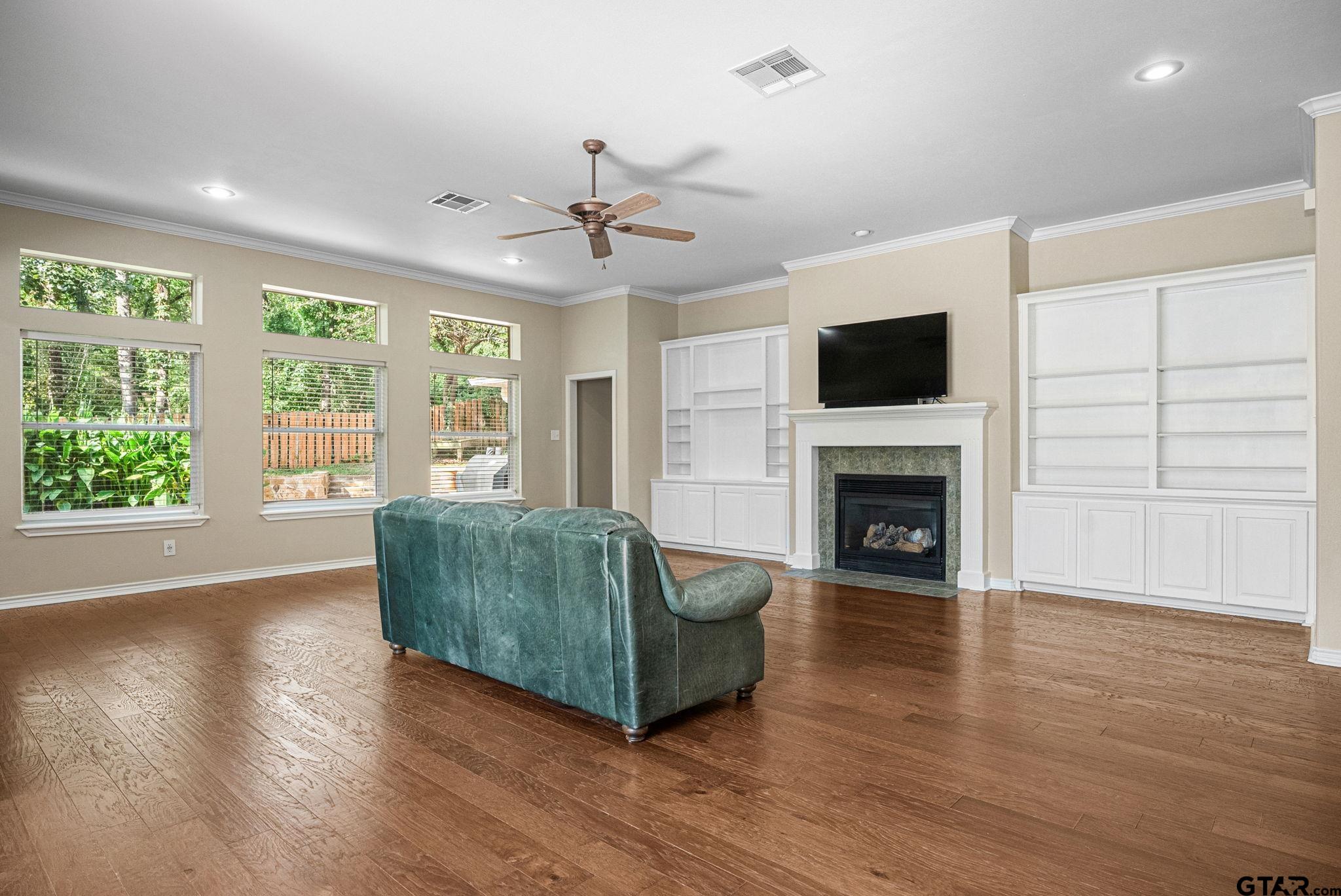 5527 Andover Dr
