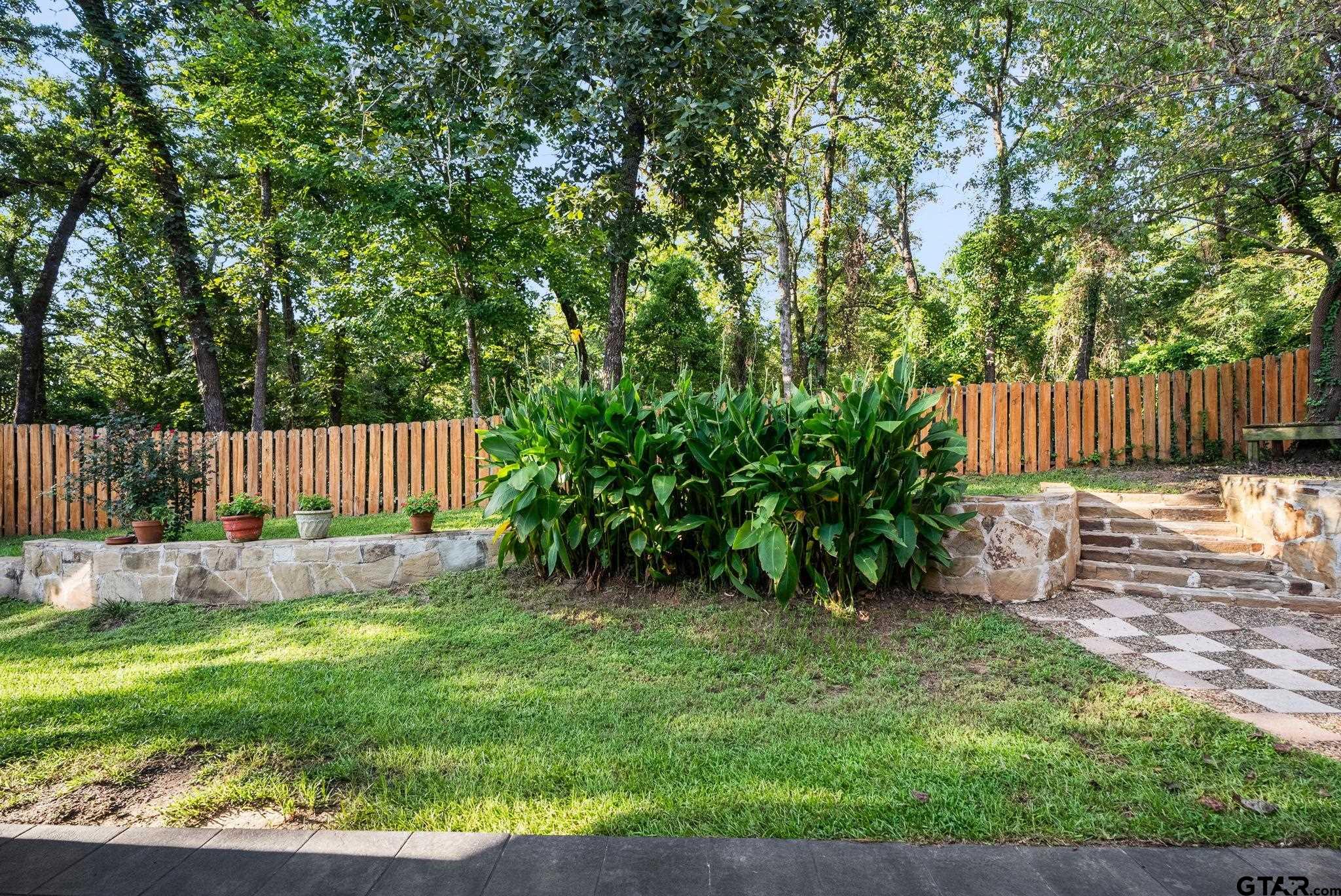 5527 Andover Dr