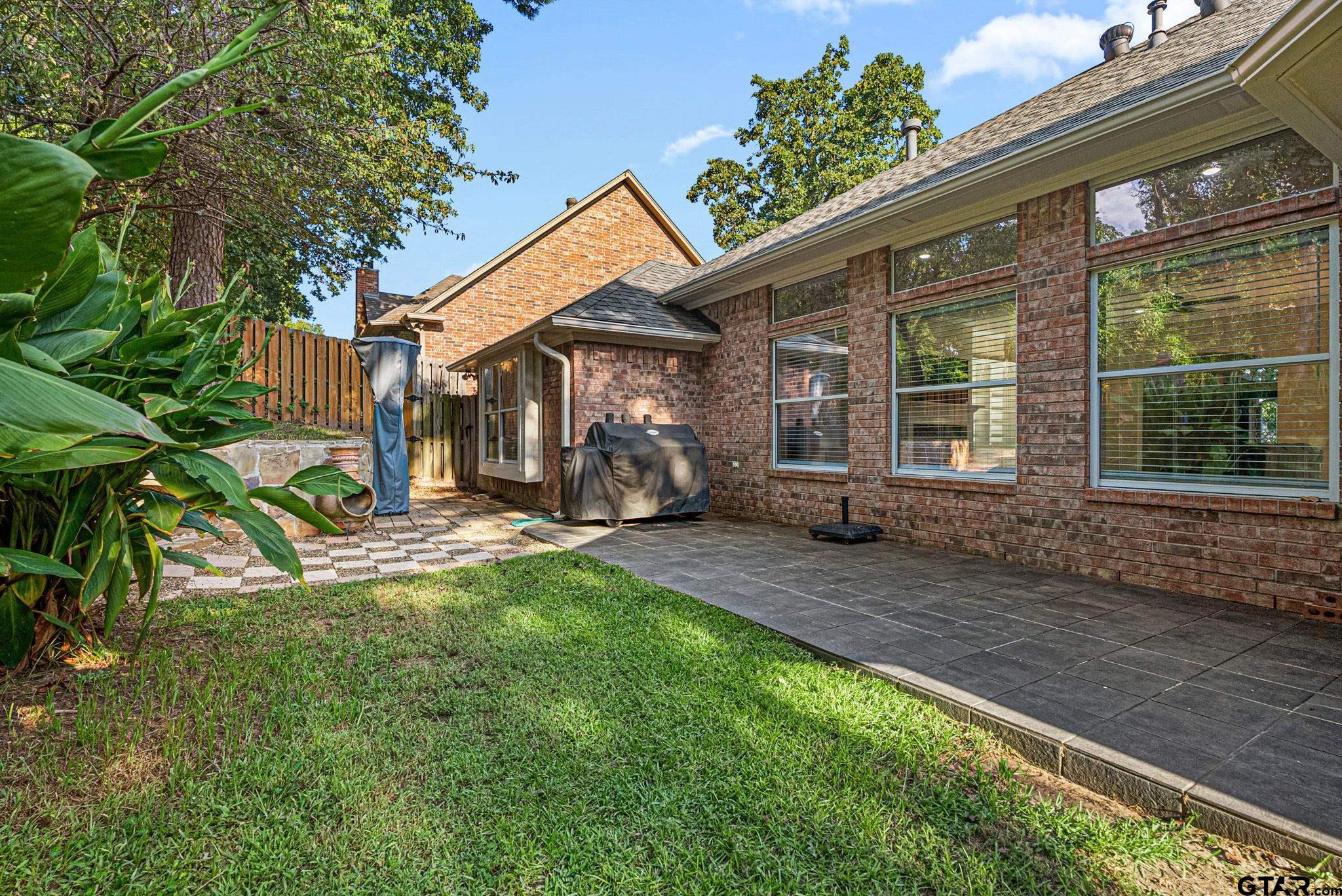 5527 Andover Dr