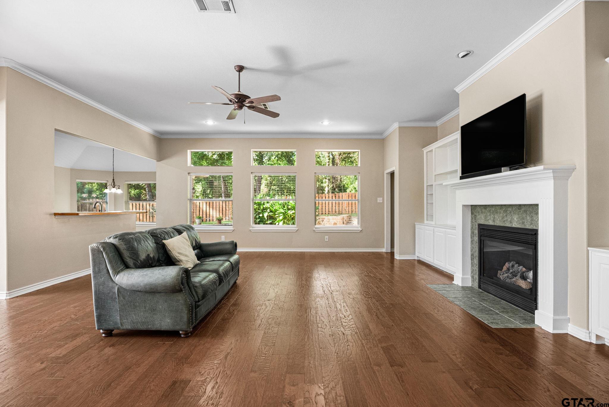 5527 Andover Dr