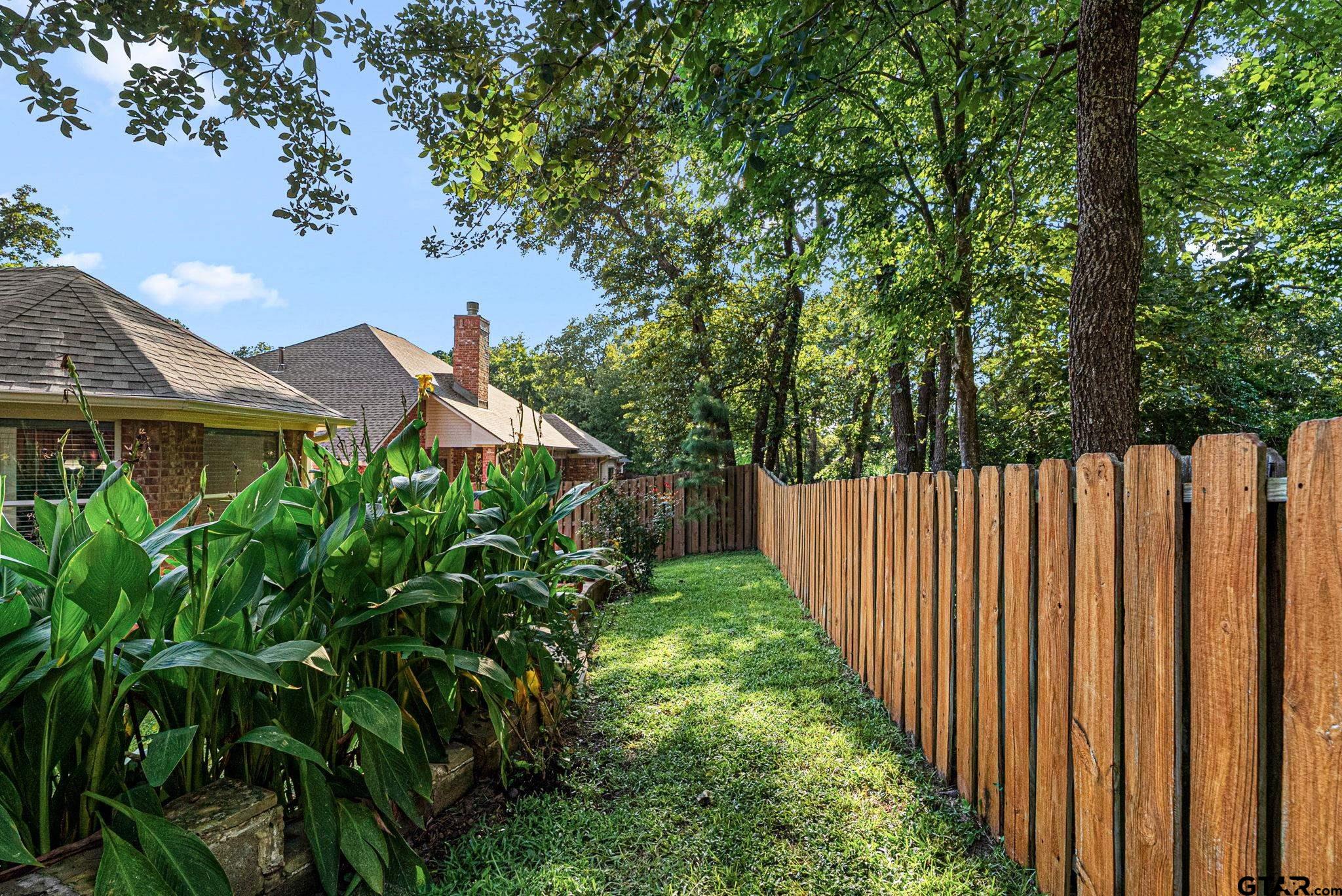 5527 Andover Dr