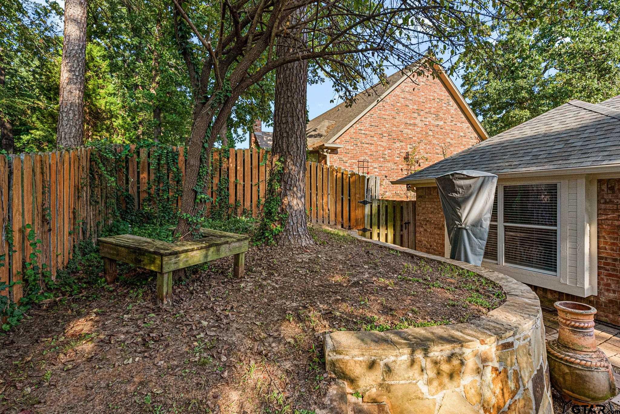 5527 Andover Dr