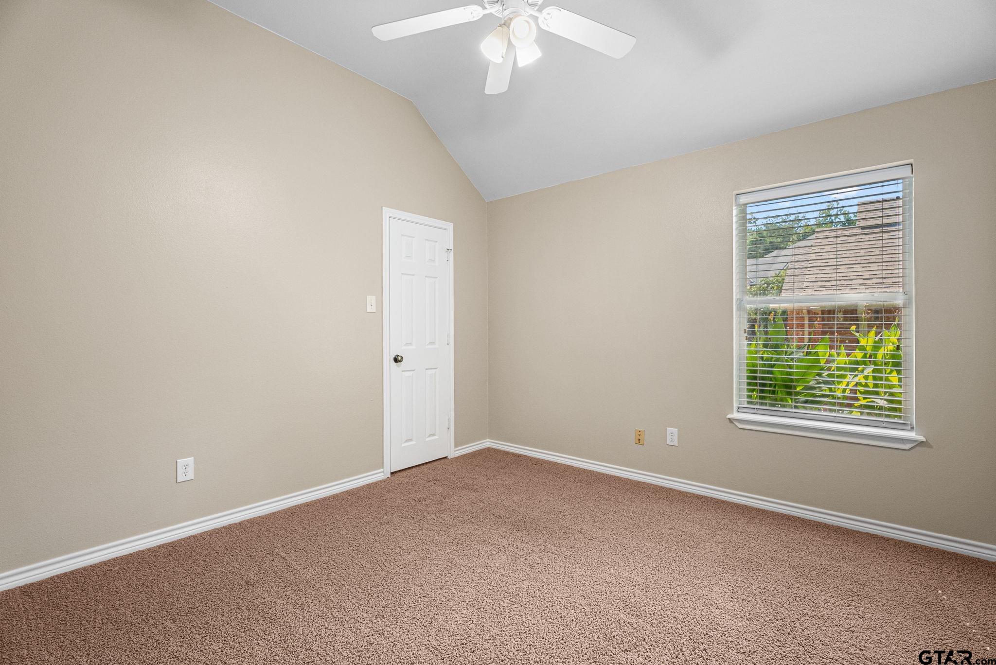 5527 Andover Dr
