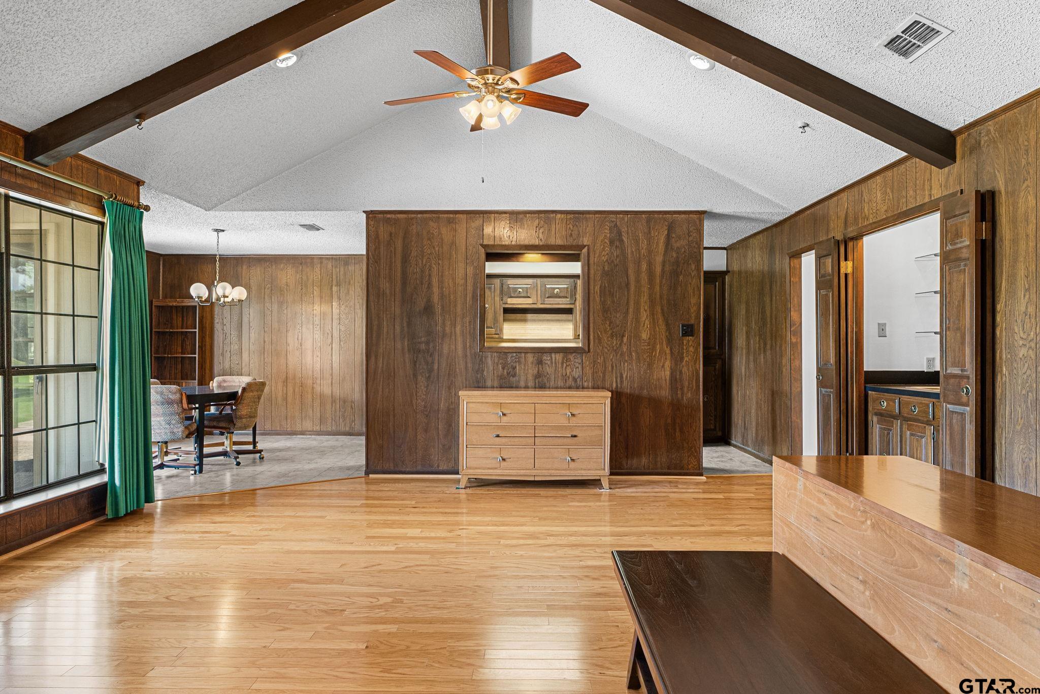 156 S Bay Dr.