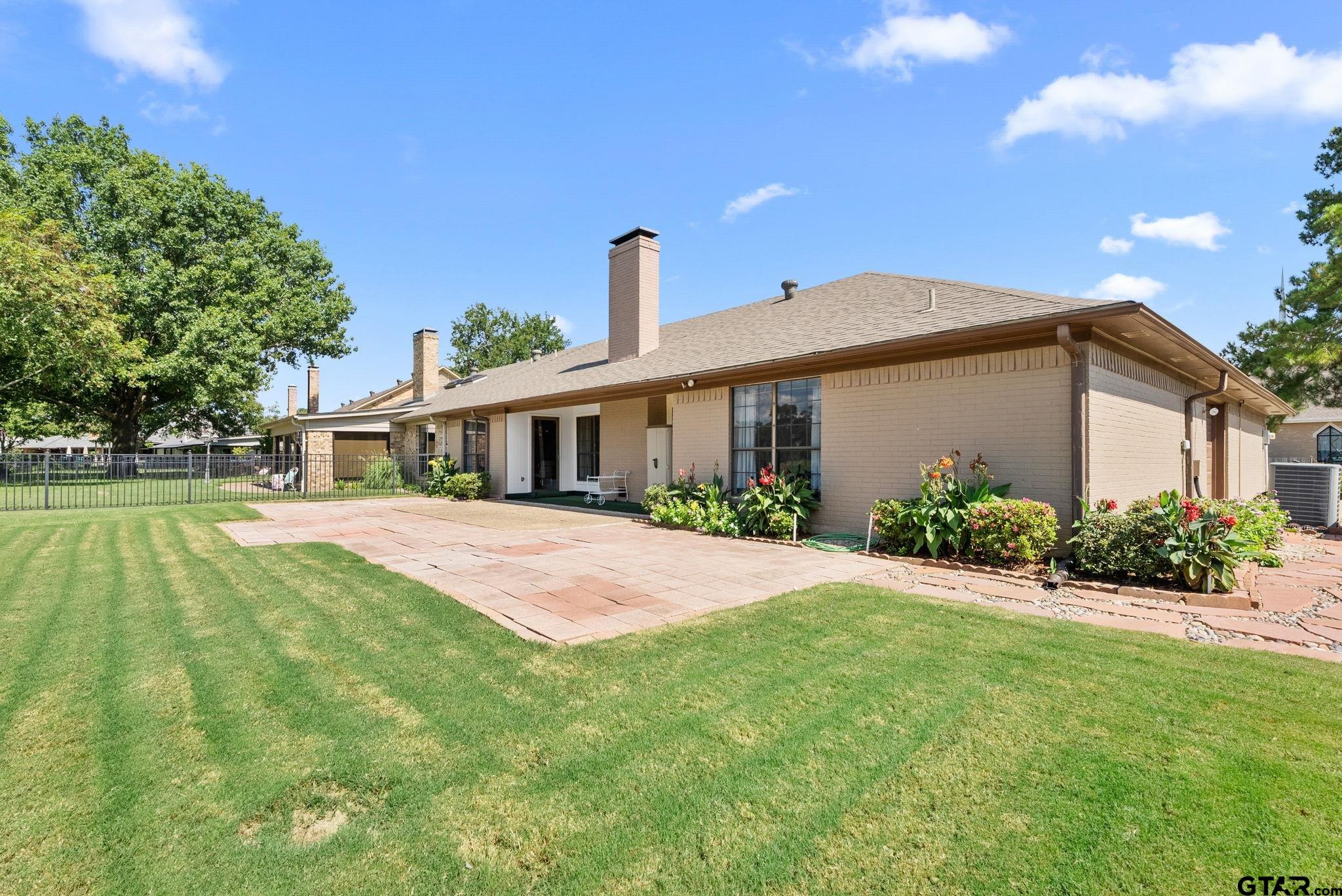 156 S Bay Dr.