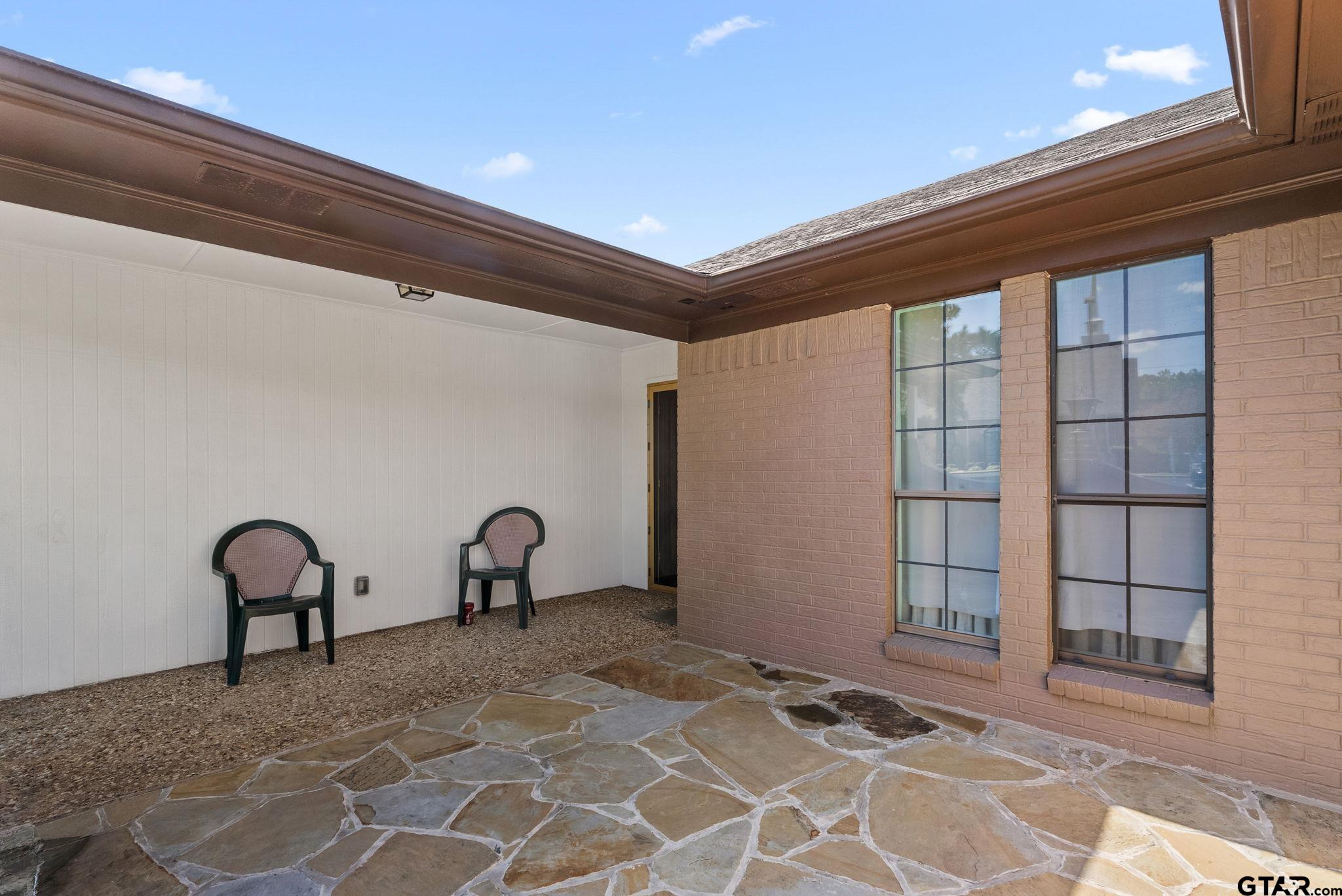 156 S Bay Dr.