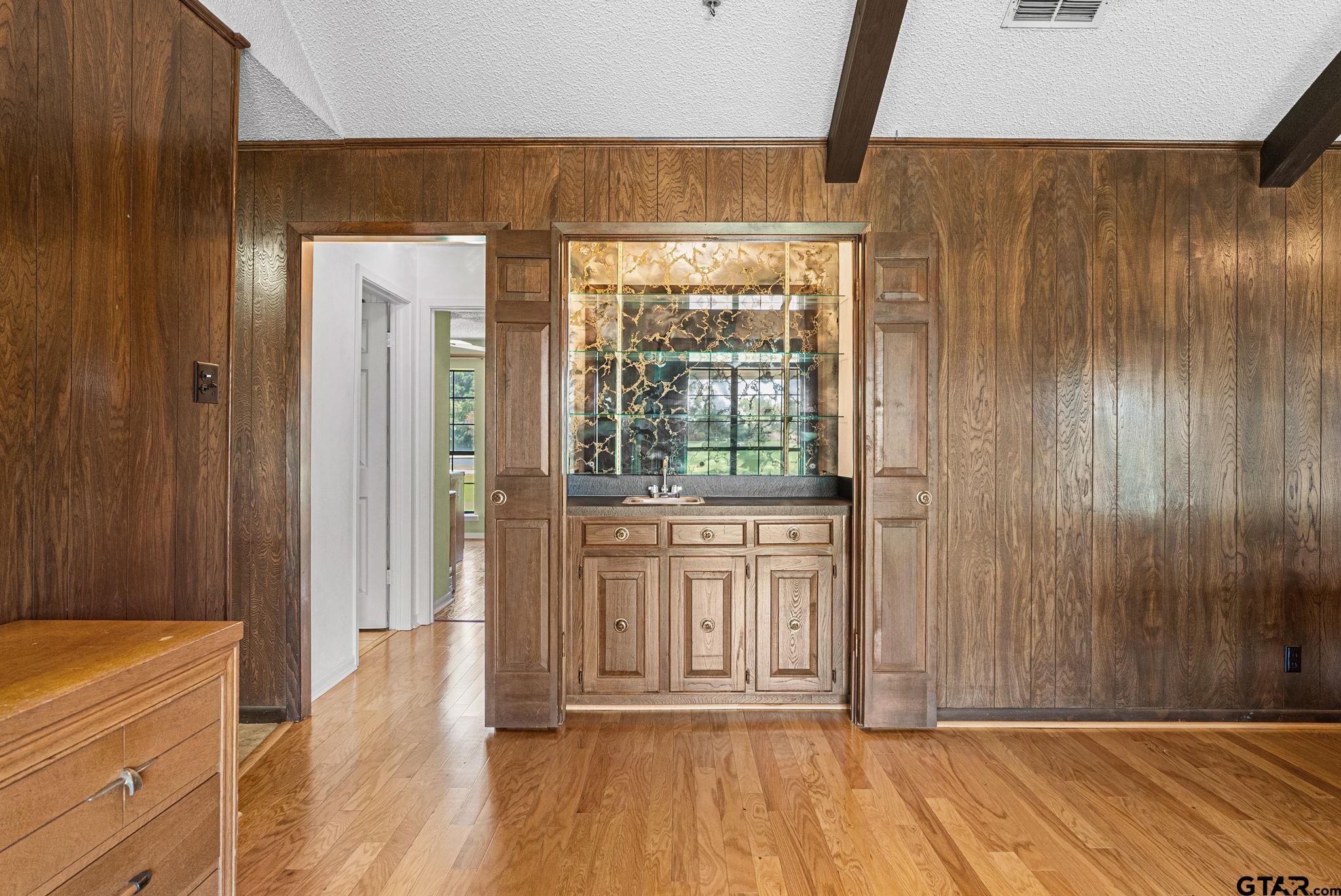 156 S Bay Dr.
