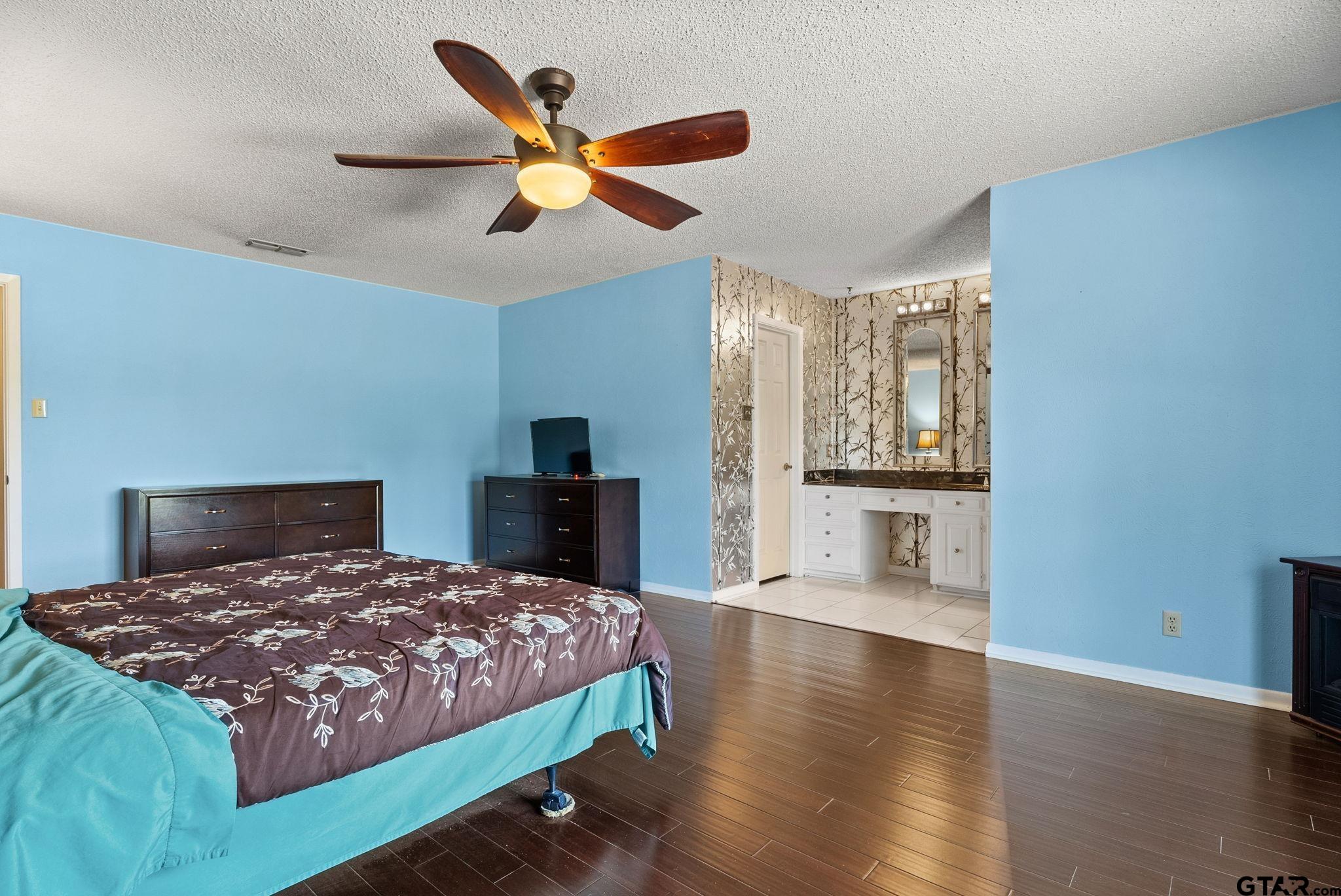 156 S Bay Dr.
