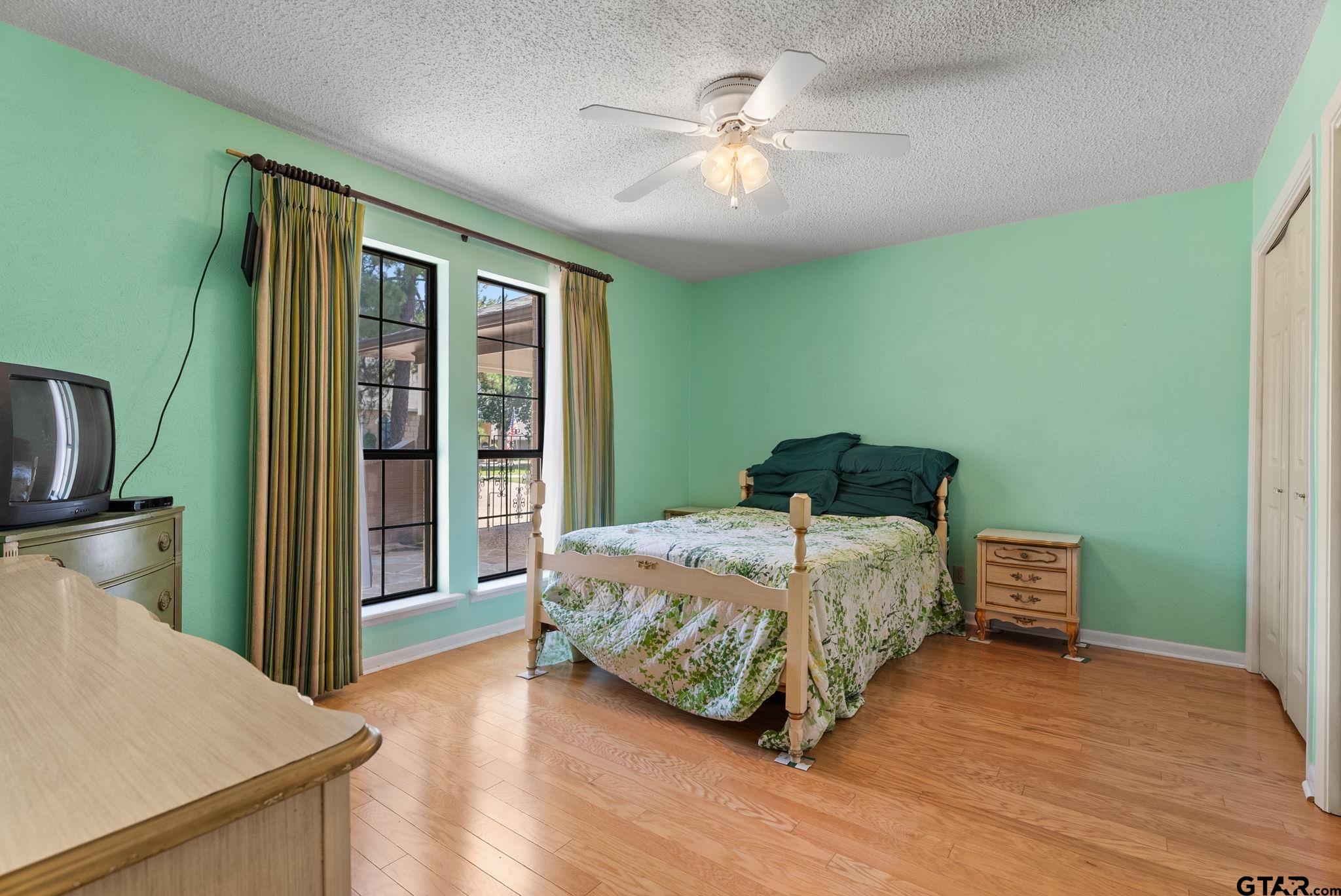 156 S Bay Dr.