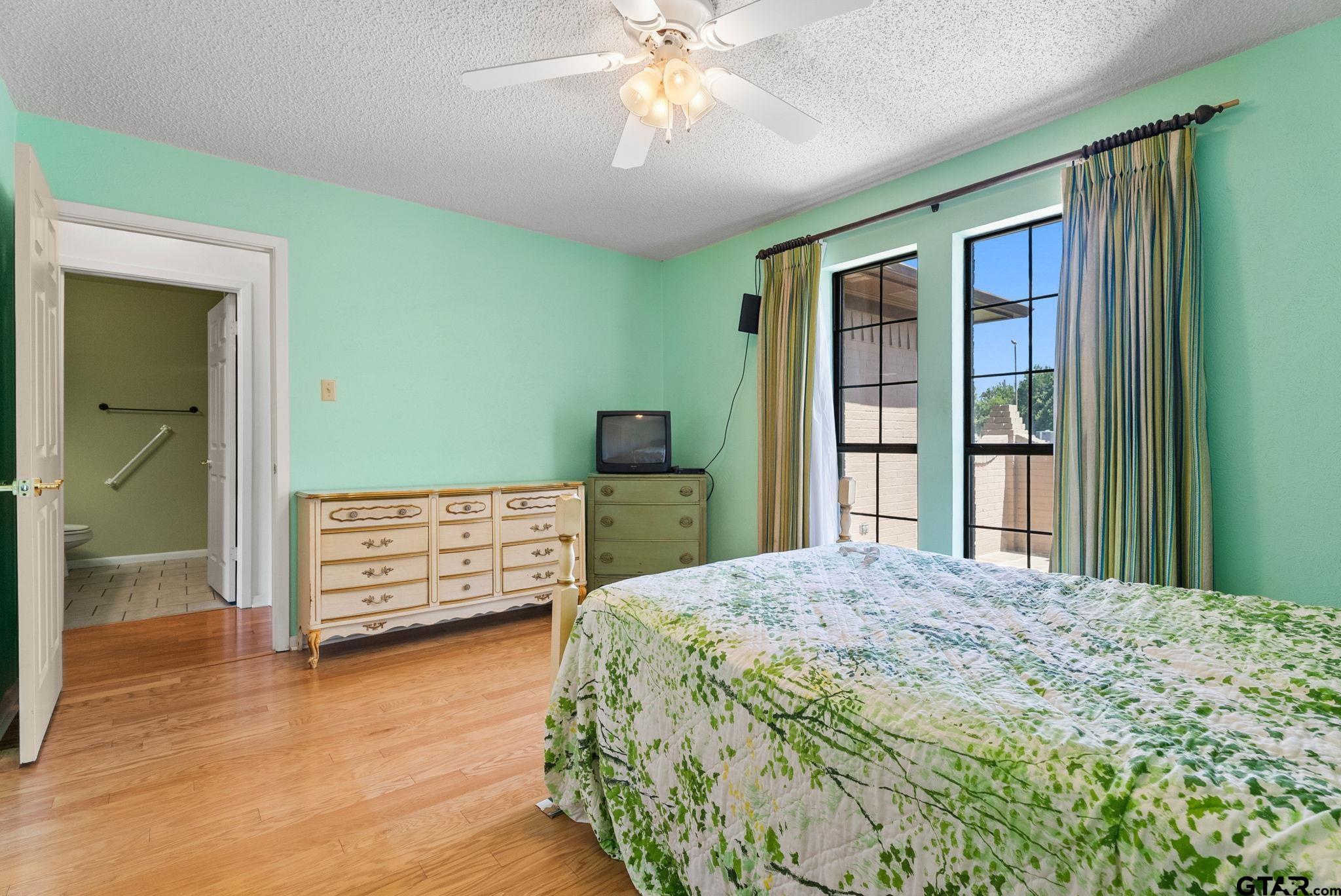 156 S Bay Dr.