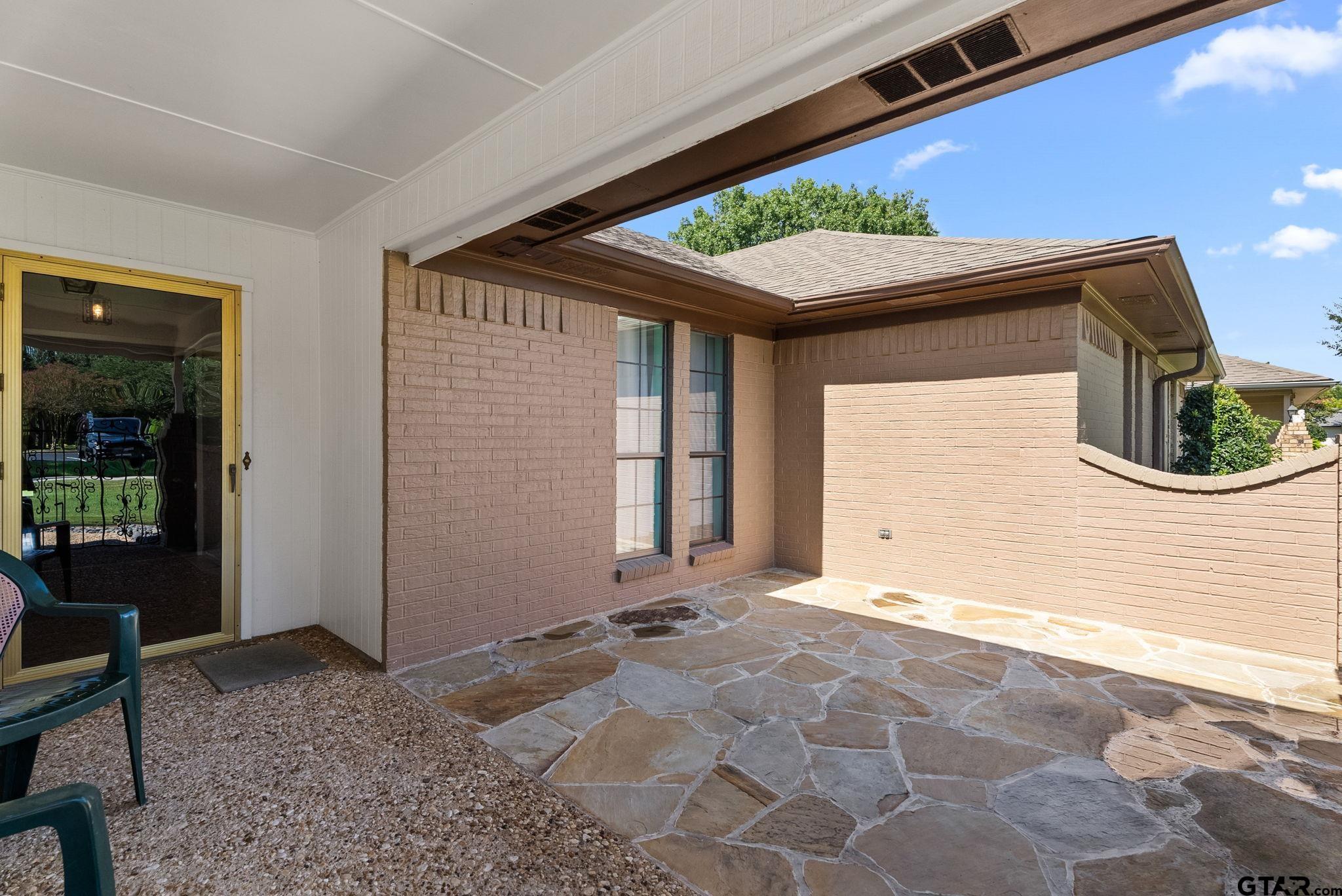 156 S Bay Dr.