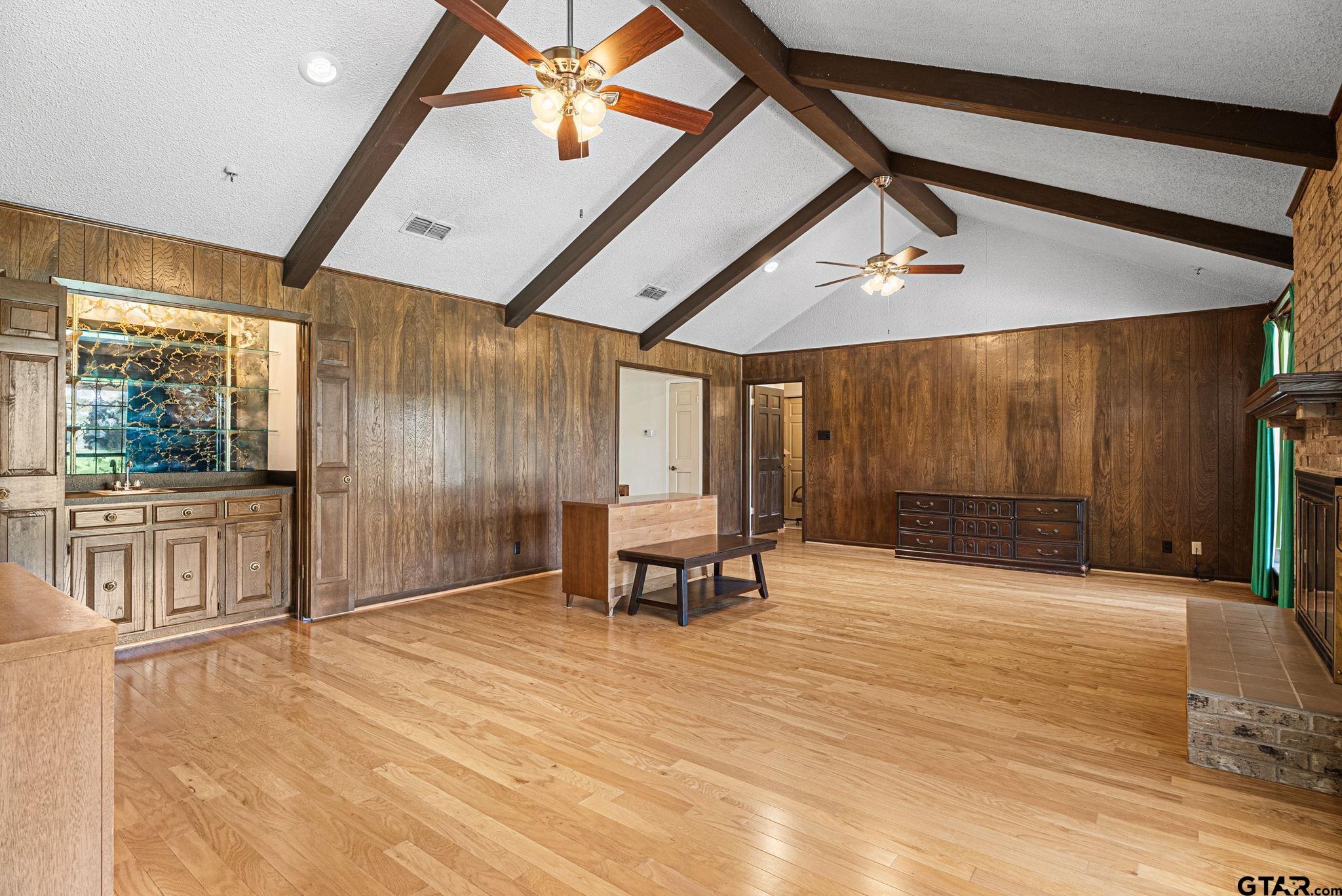 156 S Bay Dr.