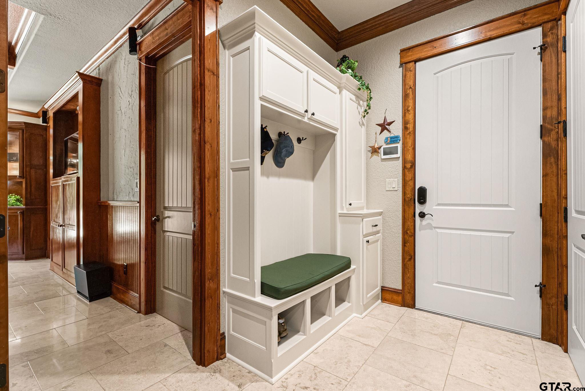 4380 Lazy Creek Dr.