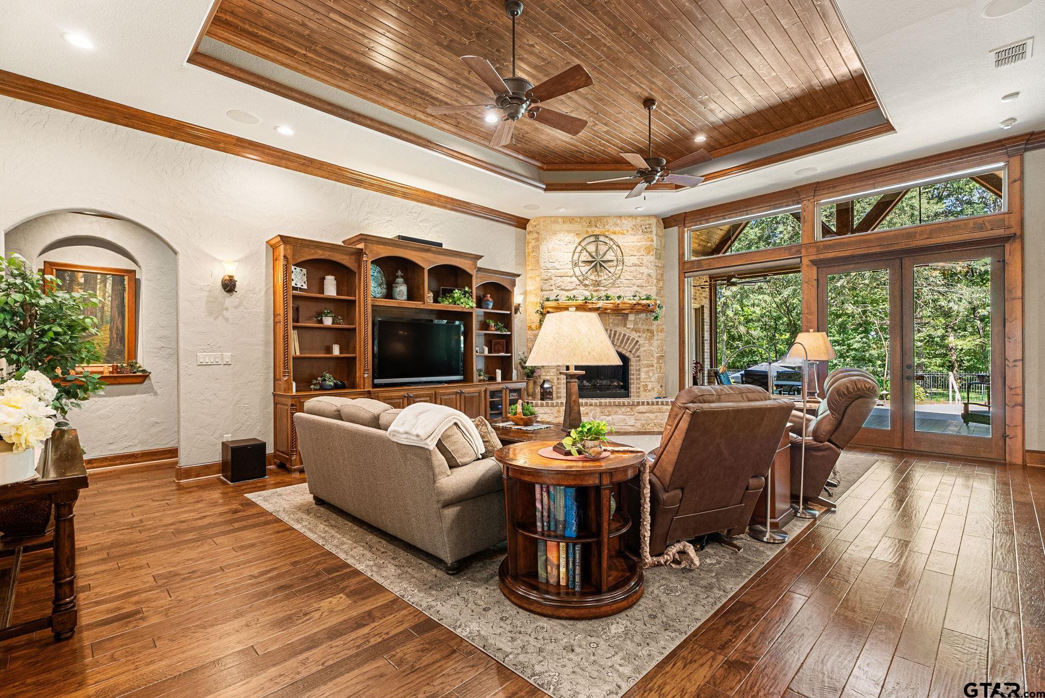4380 Lazy Creek Dr.