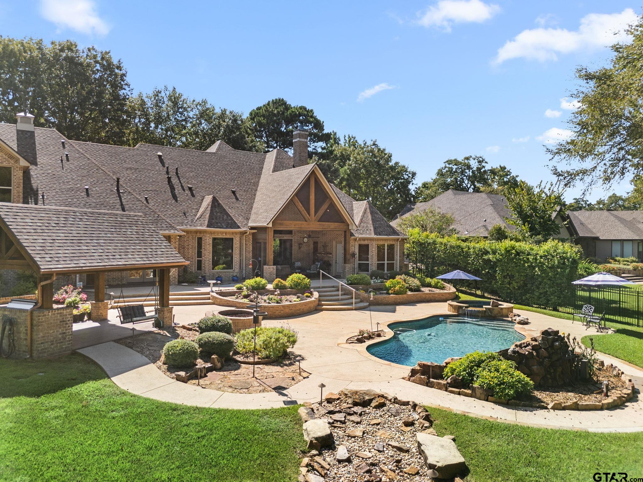 4380 Lazy Creek Dr.