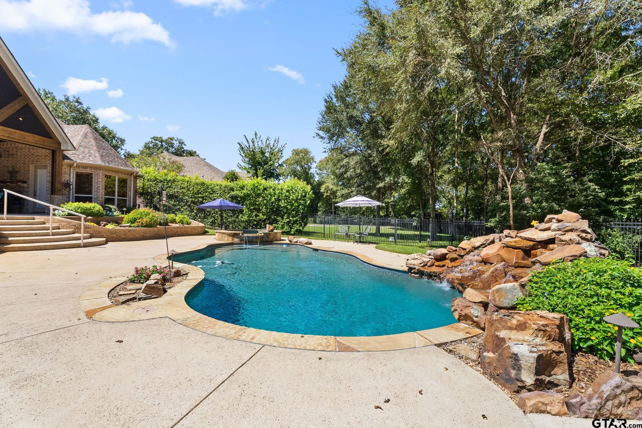 4380 Lazy Creek Dr.