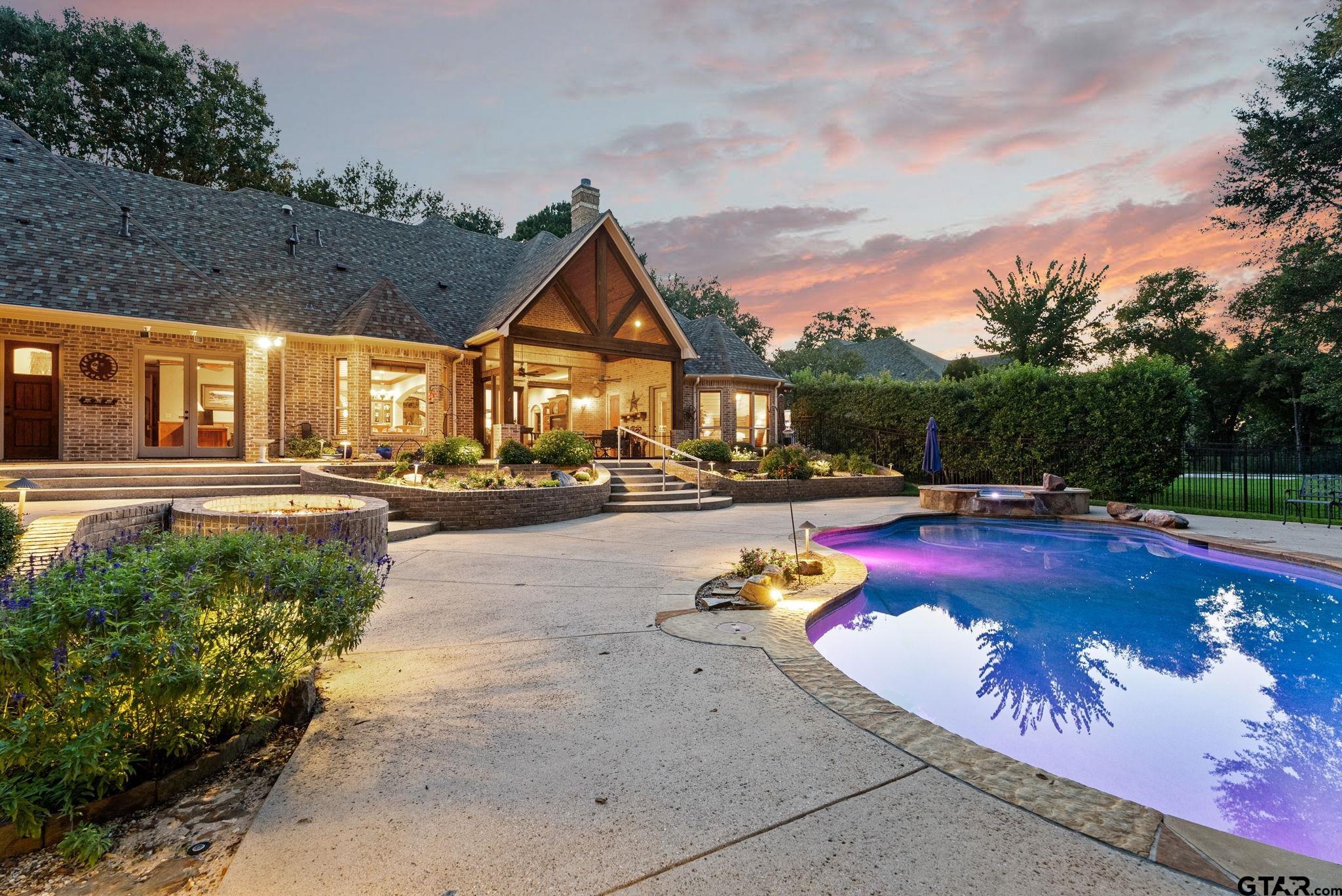 4380 Lazy Creek Dr.