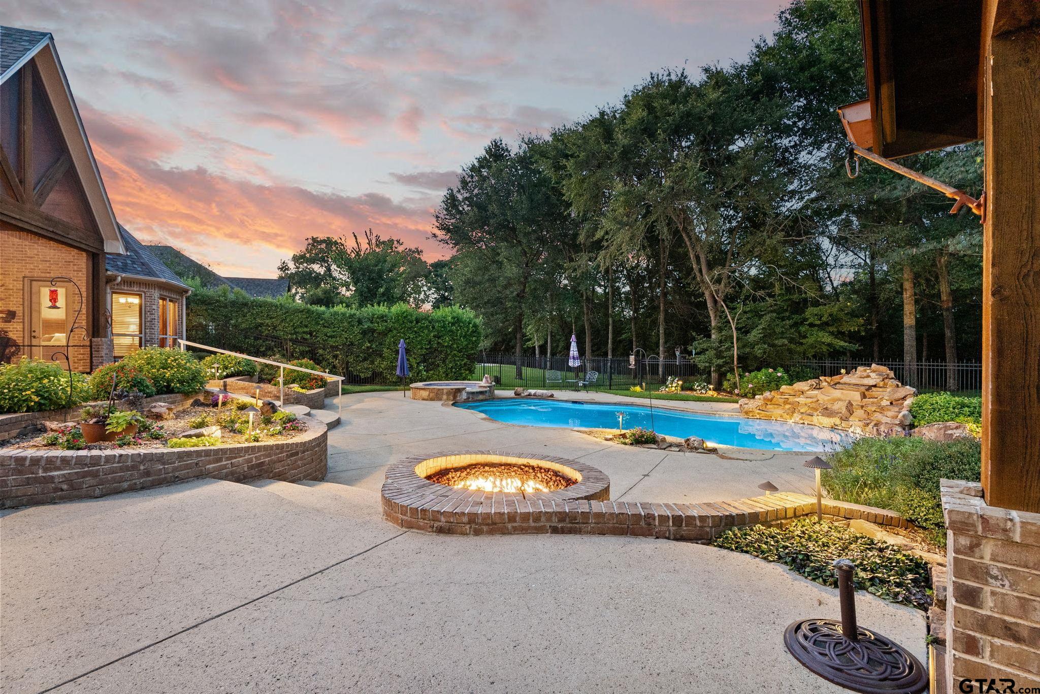 4380 Lazy Creek Dr.