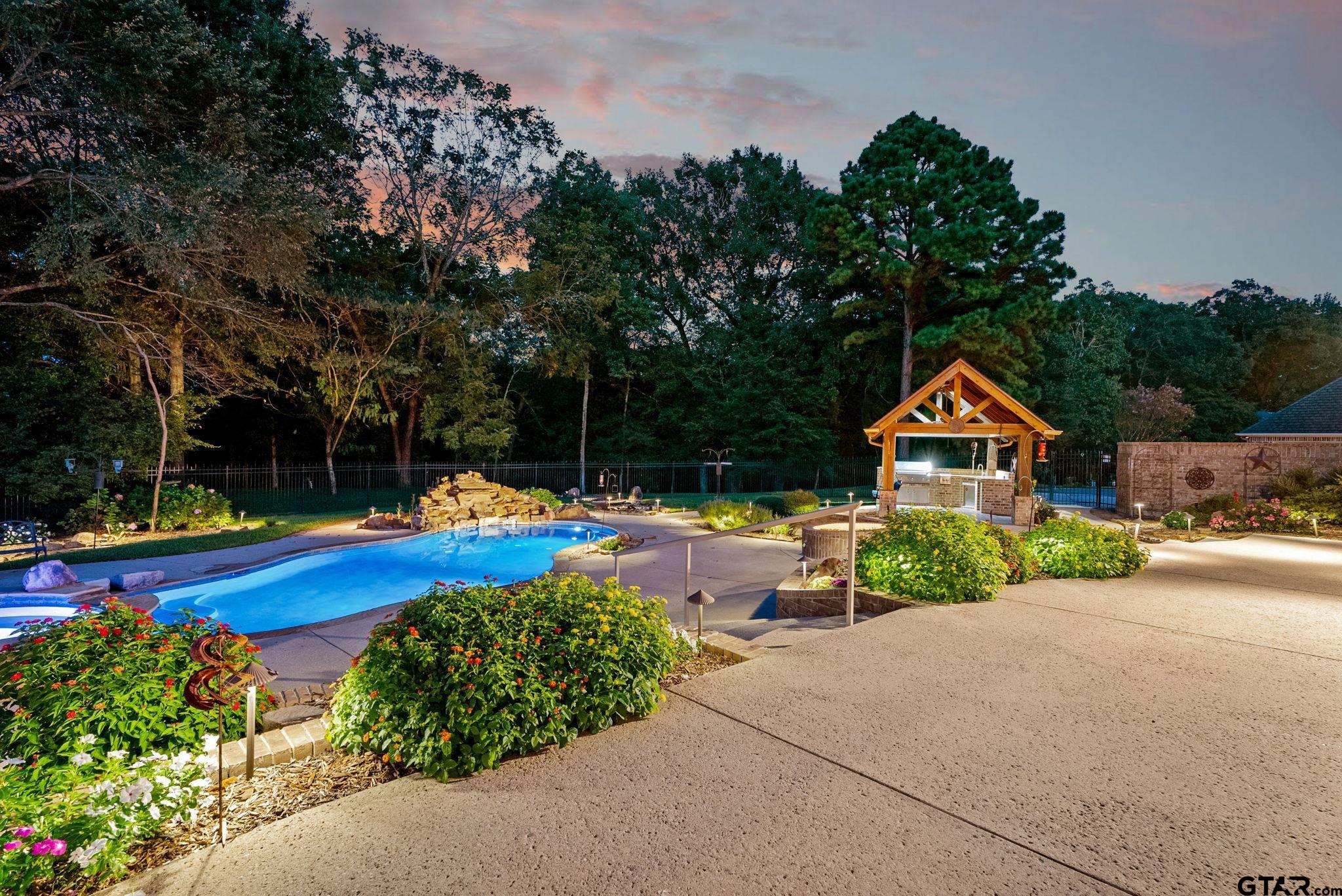 4380 Lazy Creek Dr.