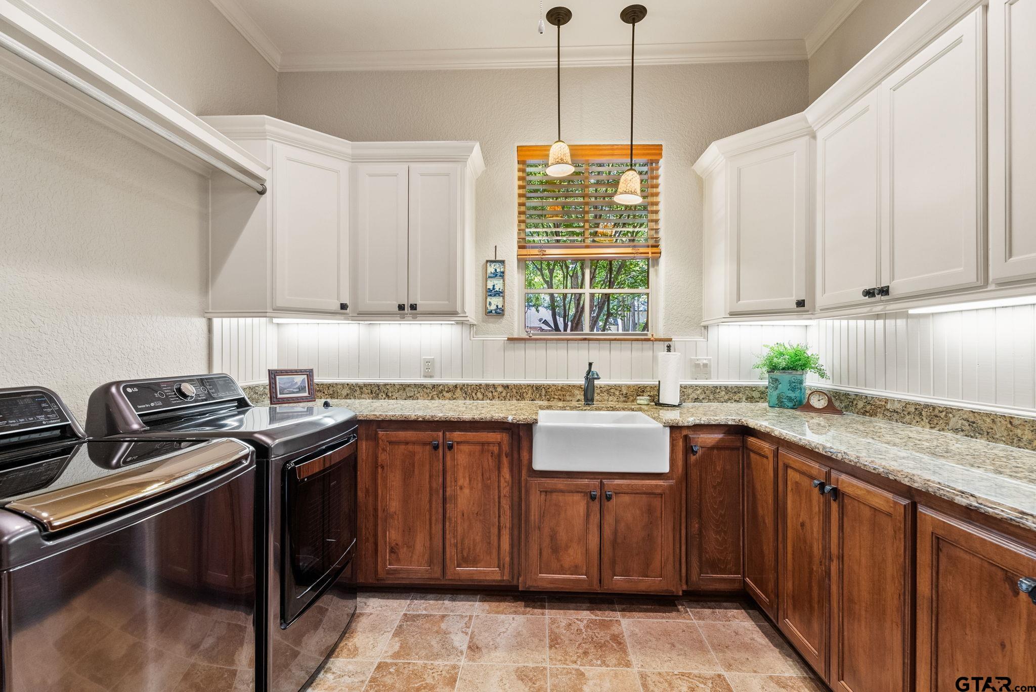 4380 Lazy Creek Dr.