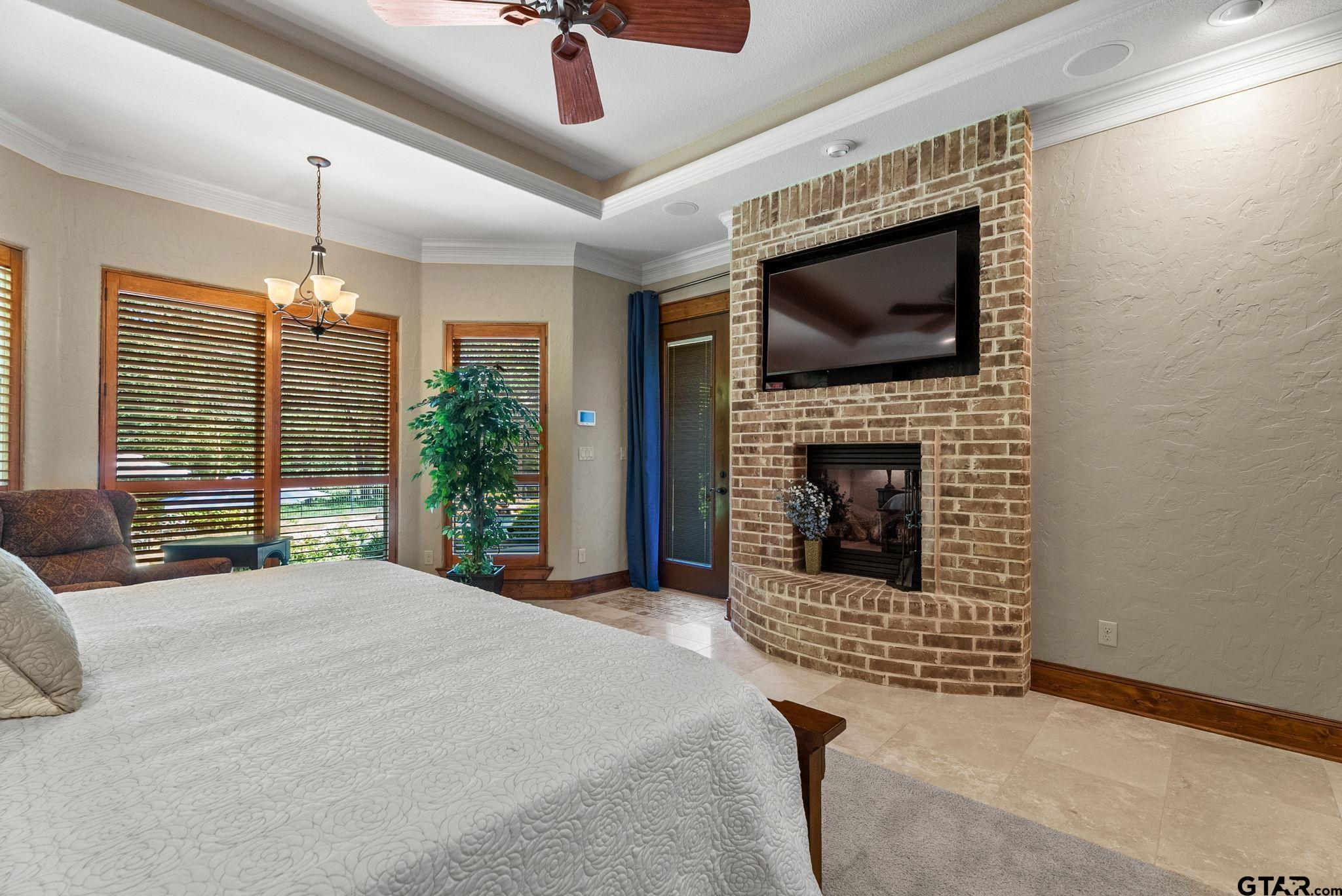 4380 Lazy Creek Dr.