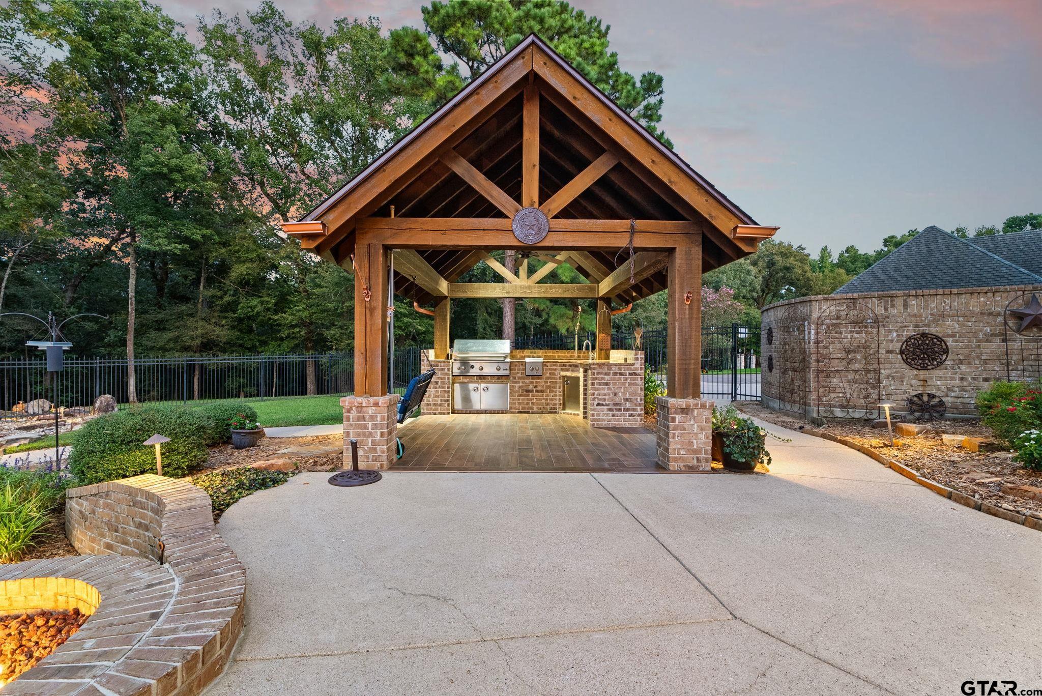 4380 Lazy Creek Dr.