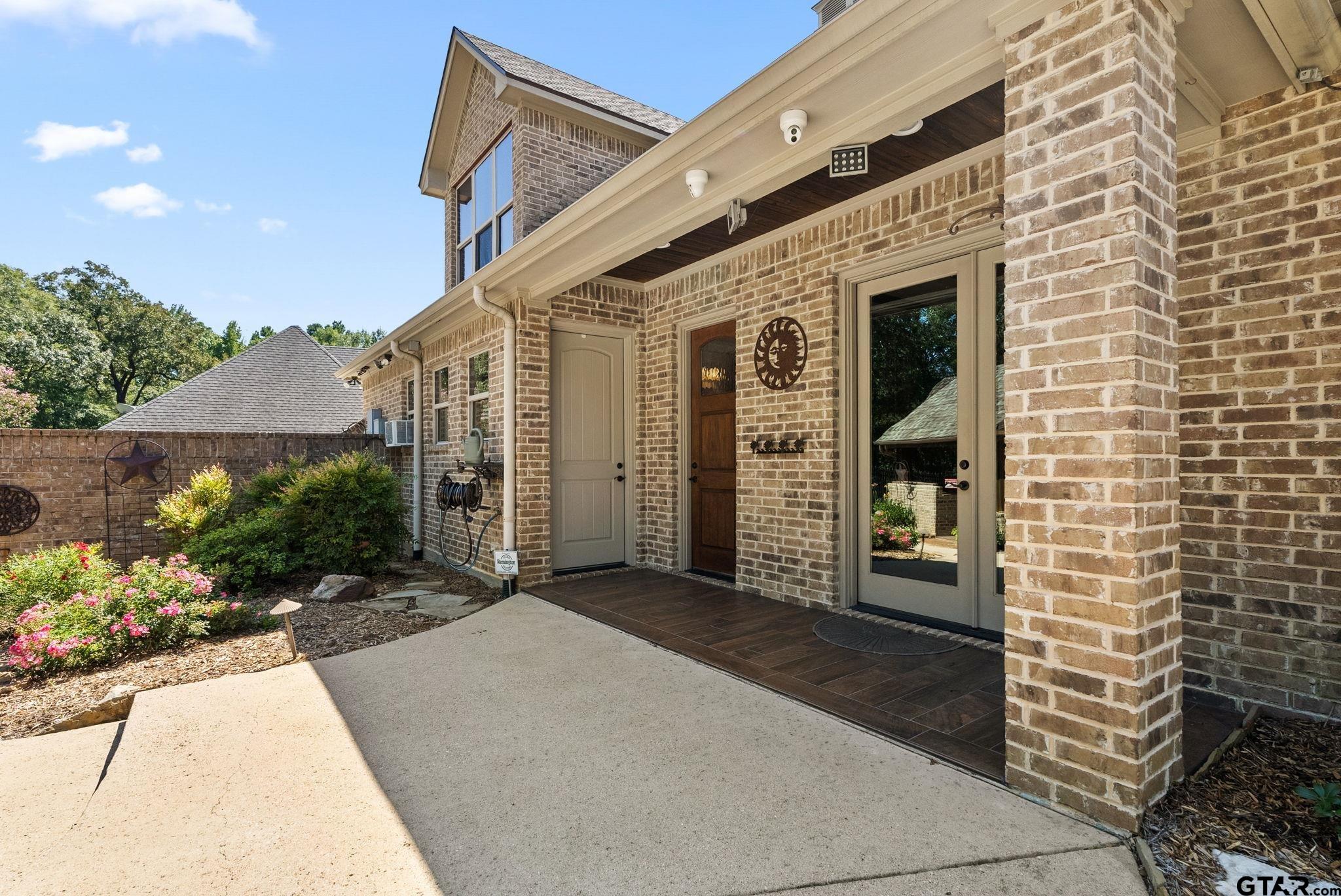 4380 Lazy Creek Dr.