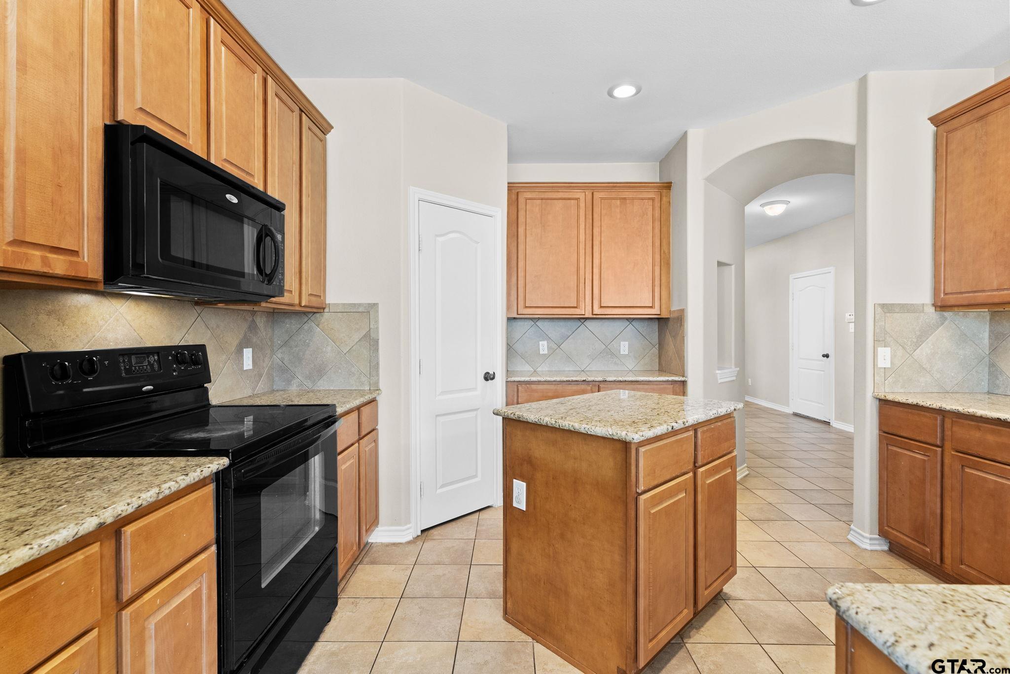 6679 Lacebark Cir