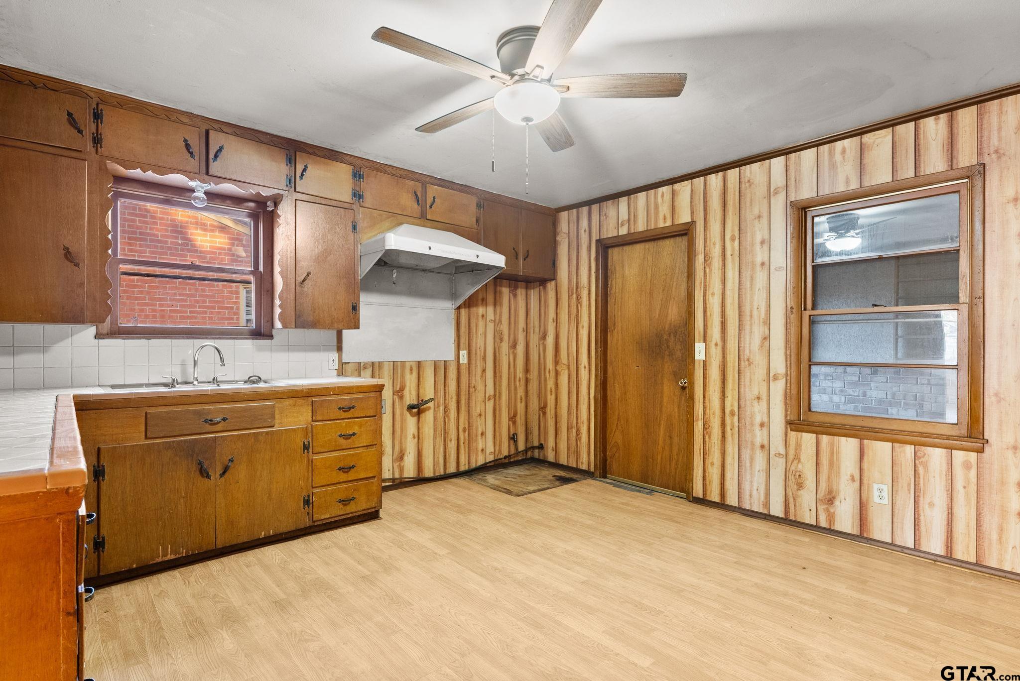 736 Crestway Drive