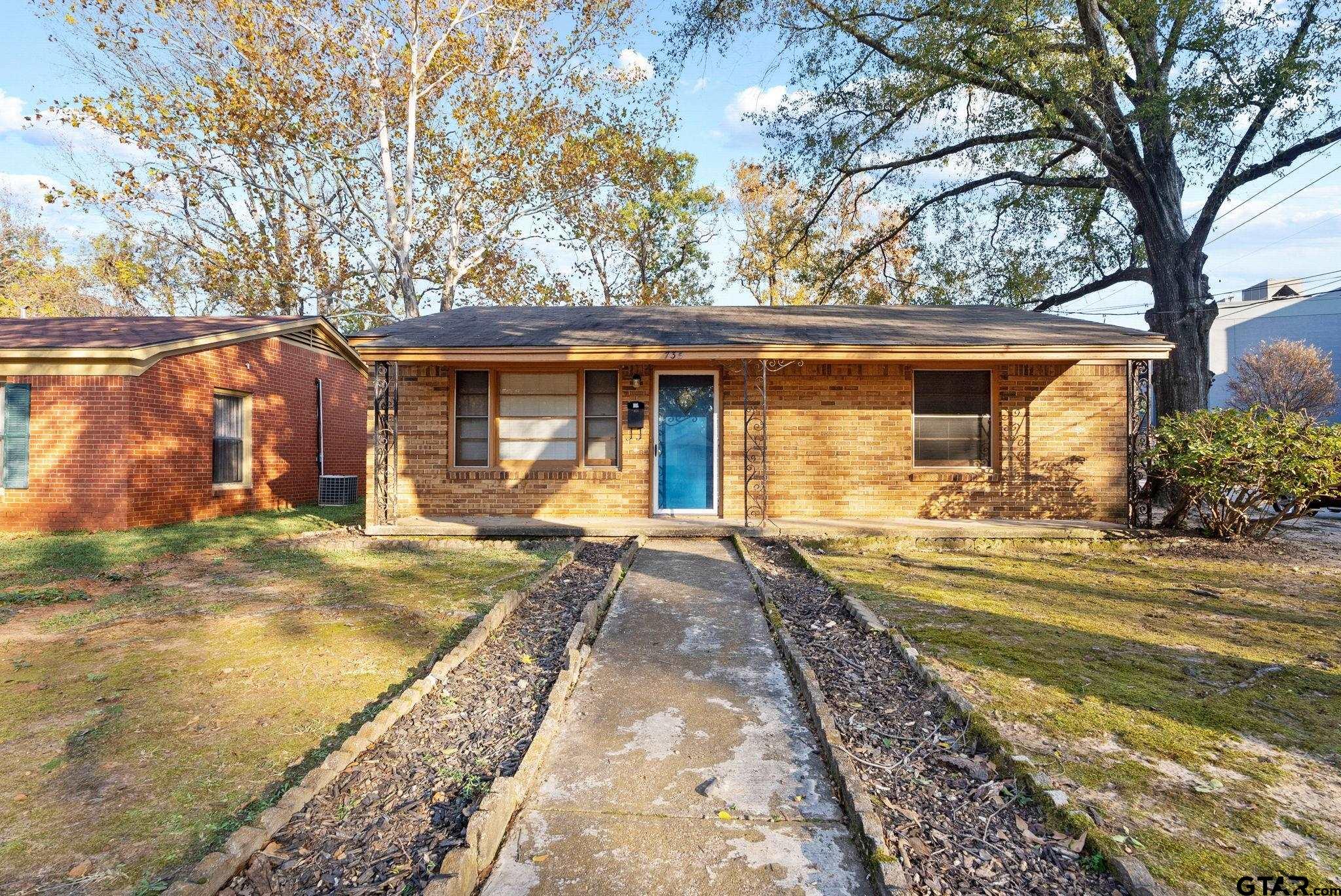 736 Crestway Drive