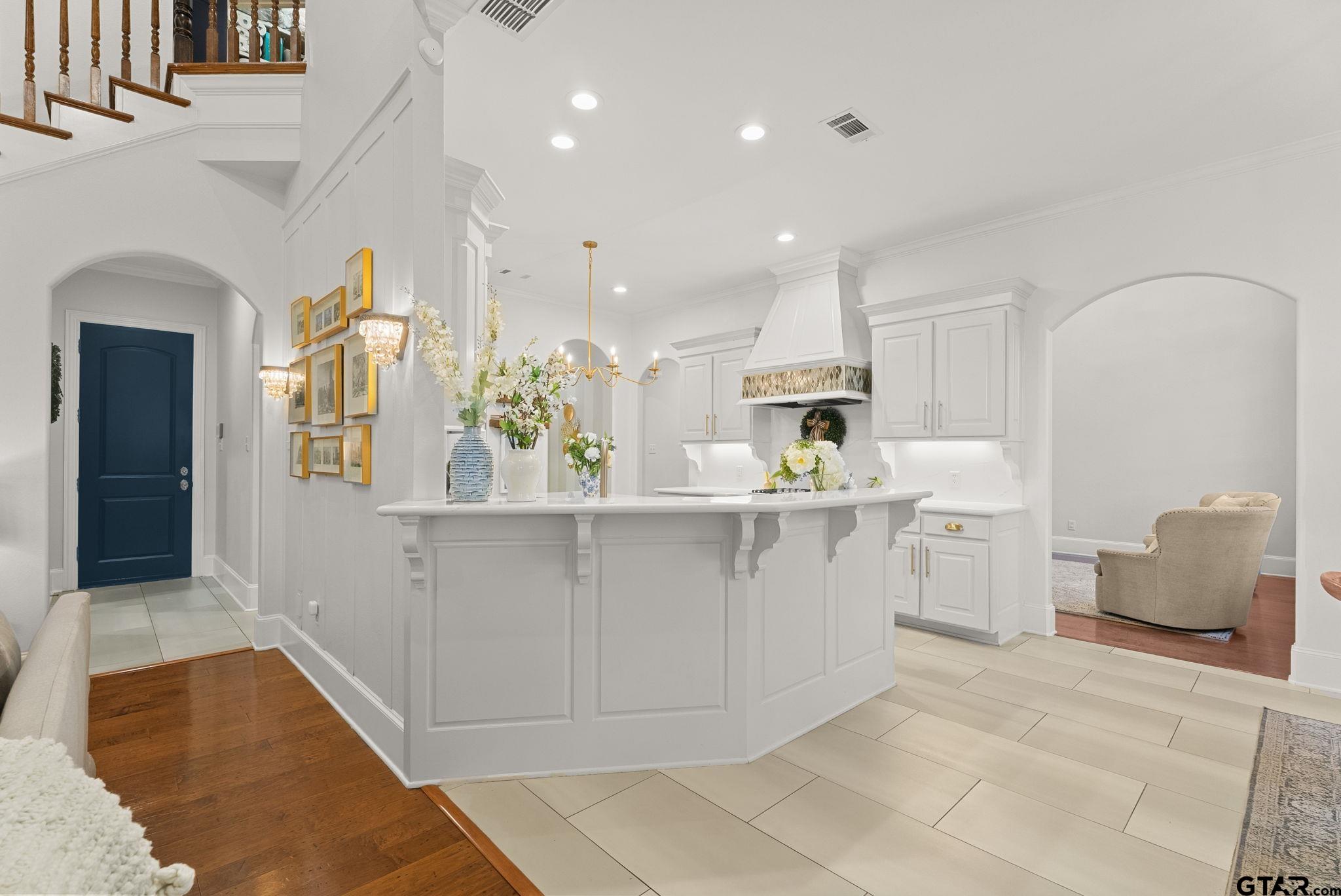 1975 Stonegate Valley Dr.