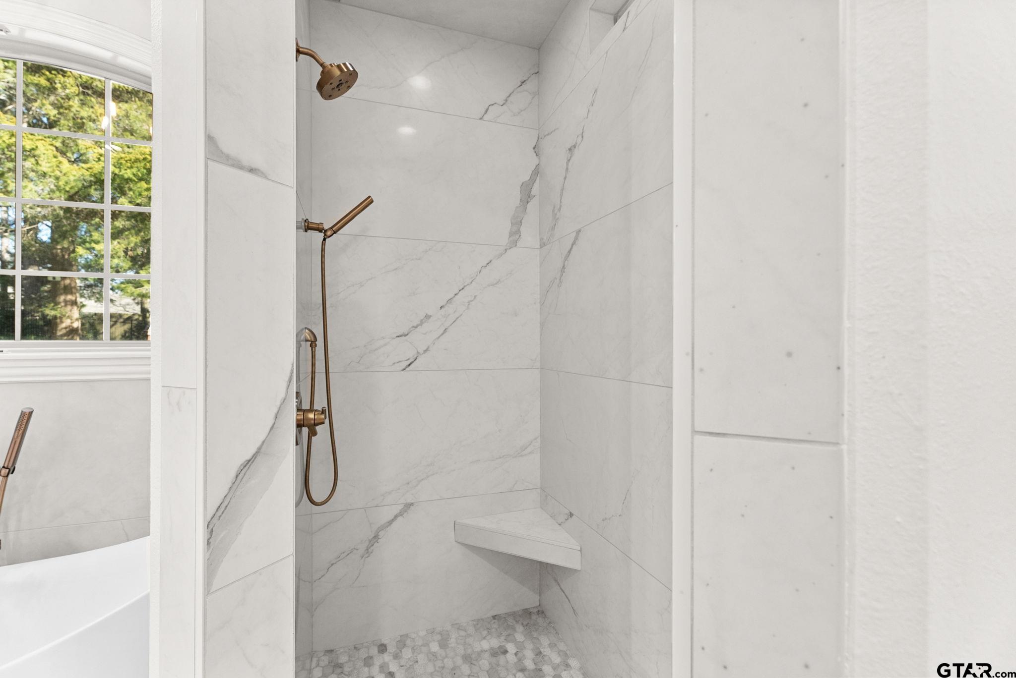 1975 Stonegate Valley Dr.