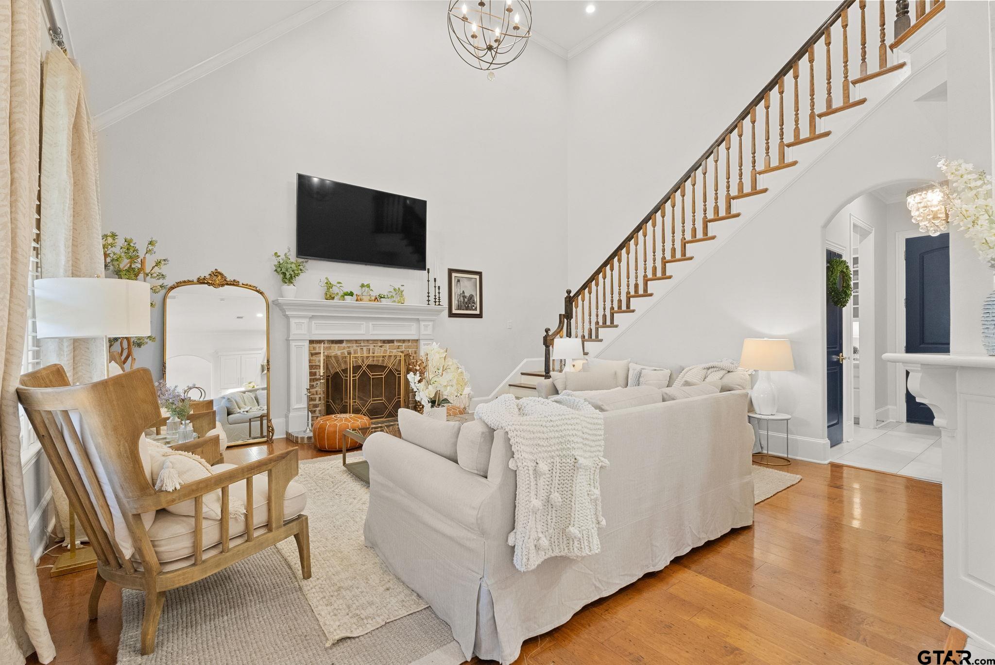 1975 Stonegate Valley Dr.