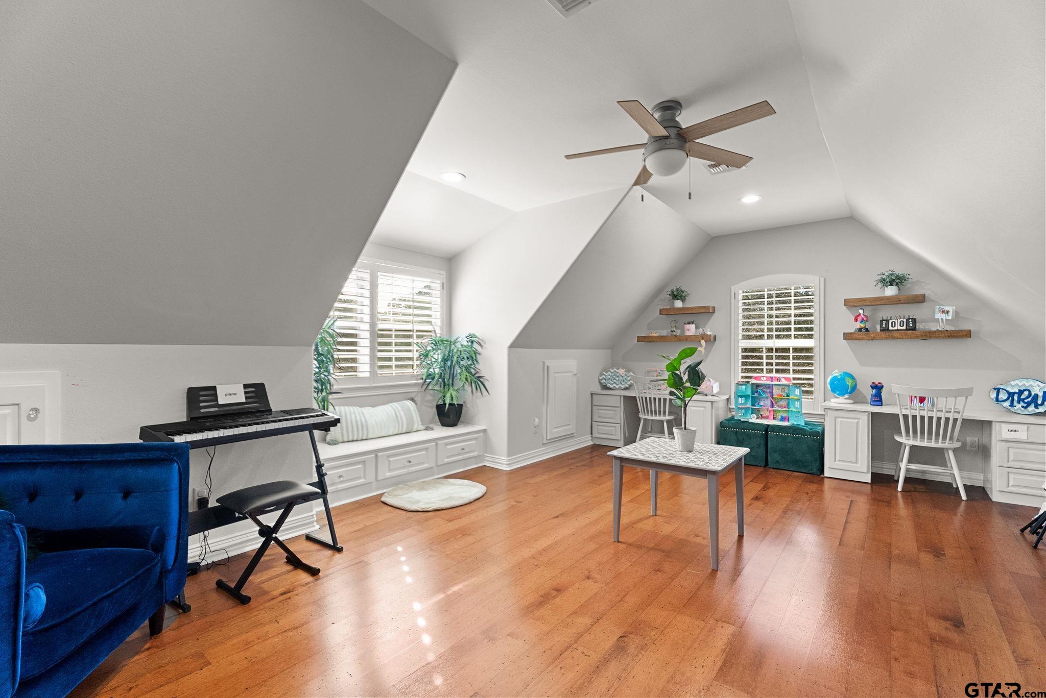 1975 Stonegate Valley Dr.