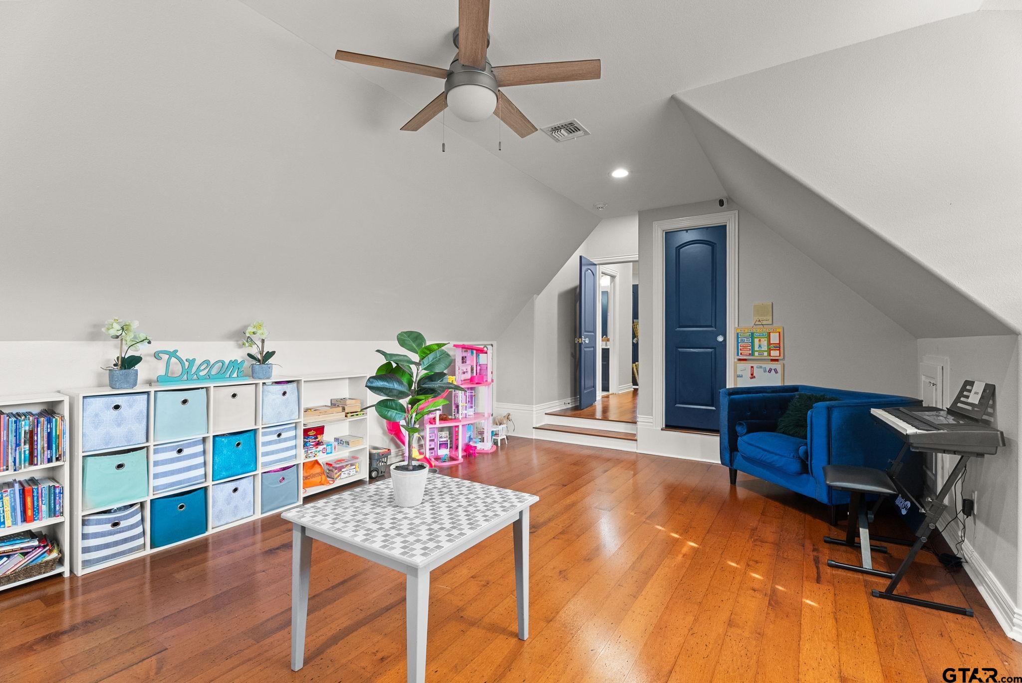 1975 Stonegate Valley Dr.