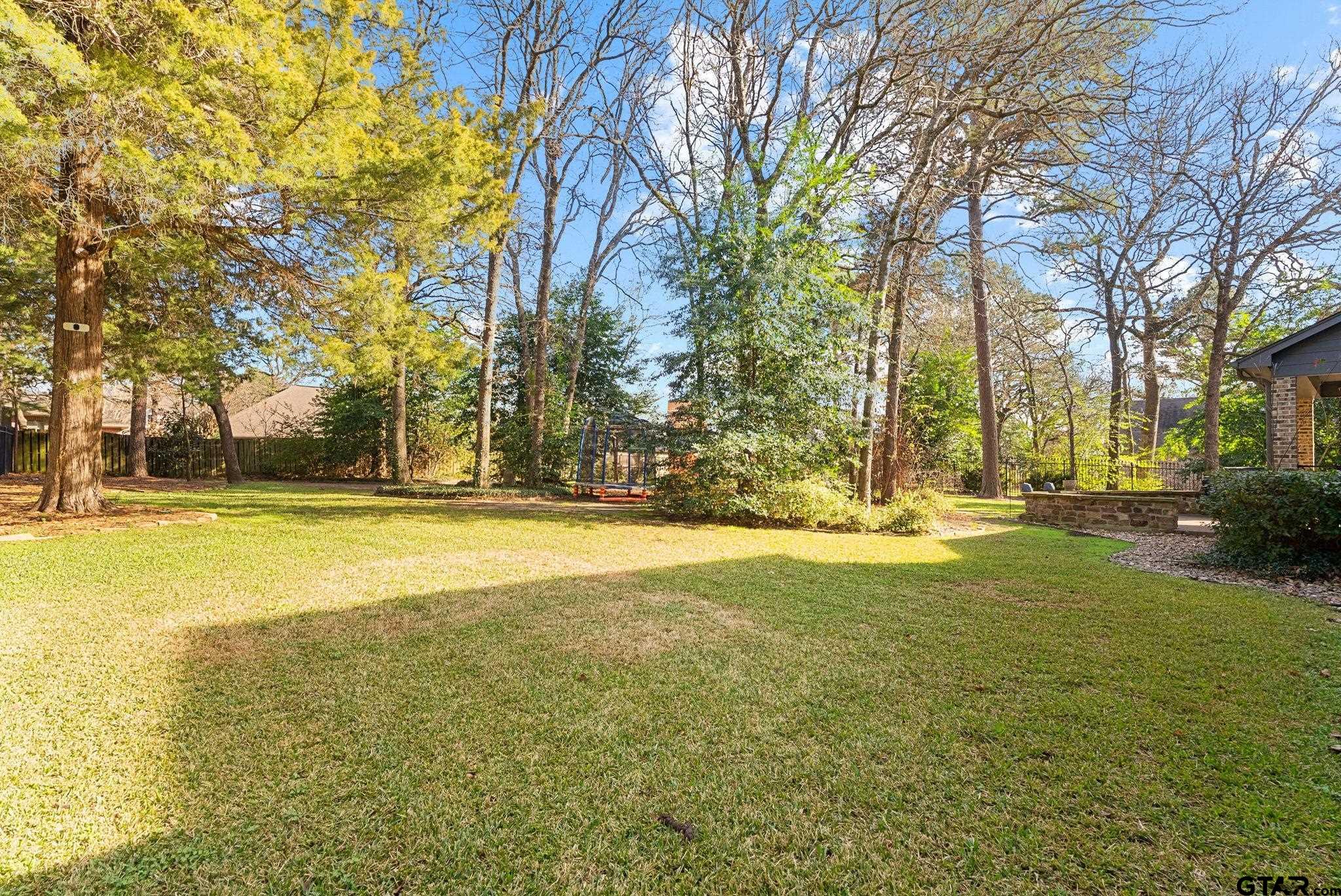 1975 Stonegate Valley Dr.