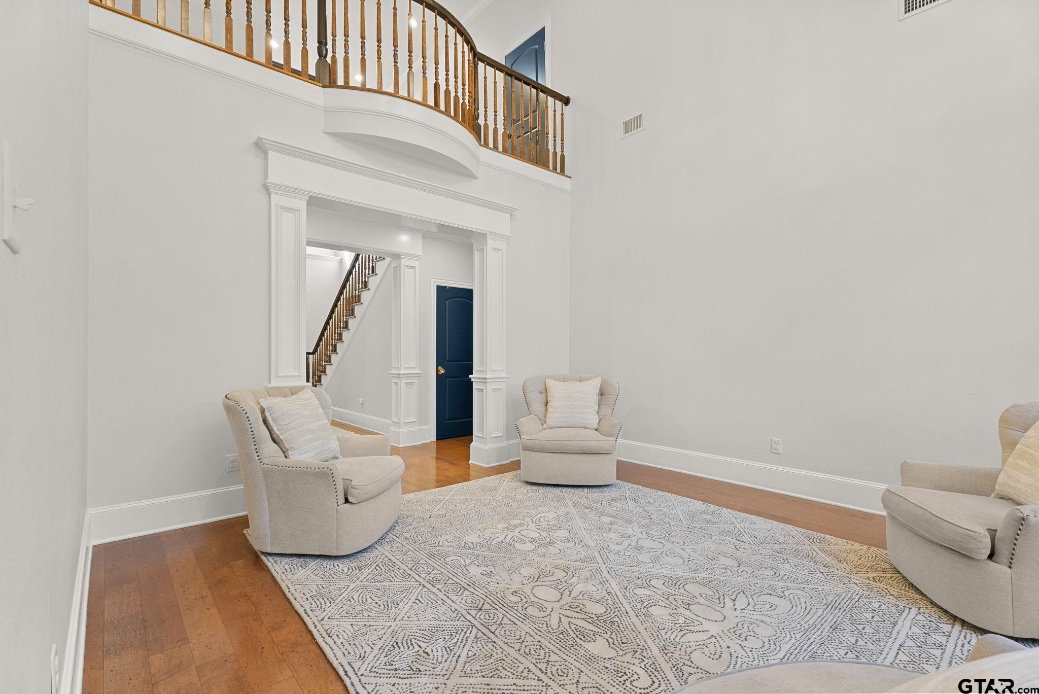 1975 Stonegate Valley Dr.