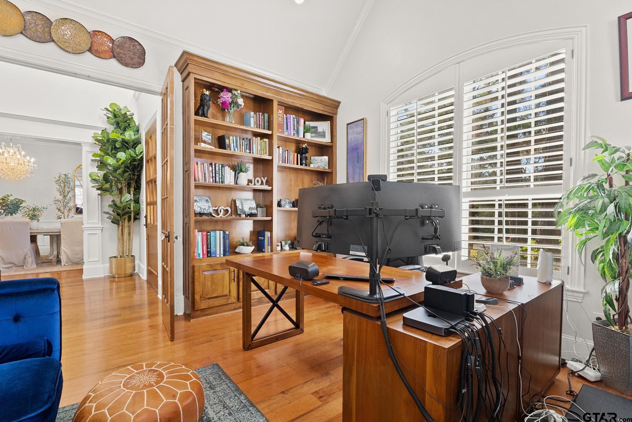 1975 Stonegate Valley Dr.