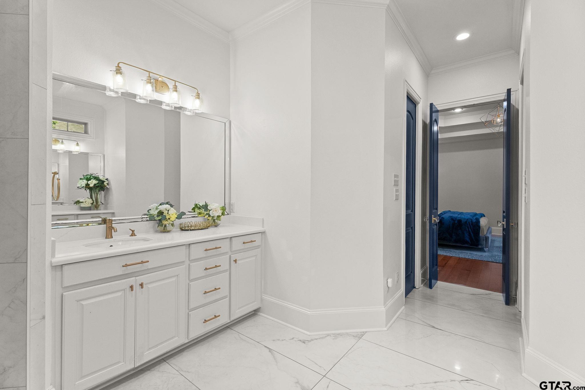 1975 Stonegate Valley Dr.