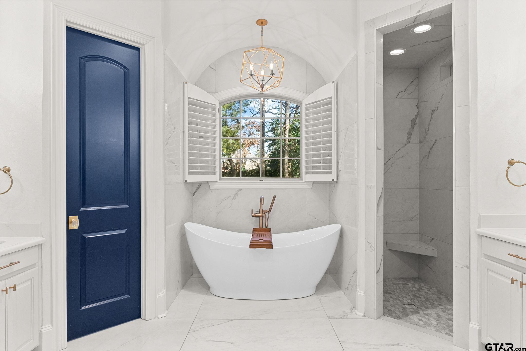 1975 Stonegate Valley Dr.