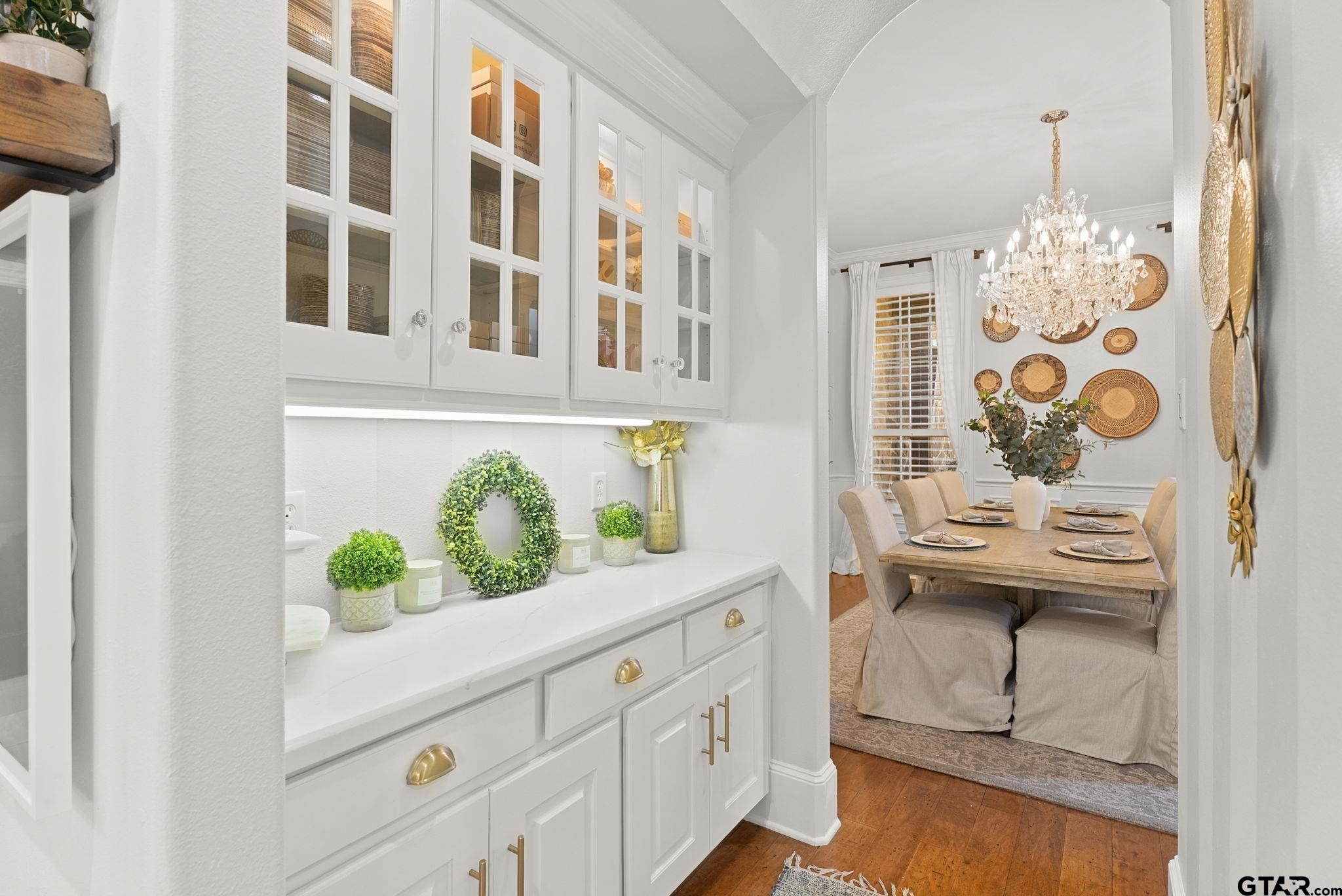 1975 Stonegate Valley Dr.