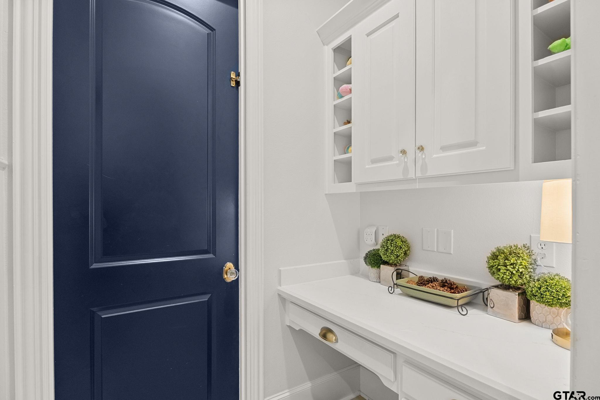 1975 Stonegate Valley Dr.