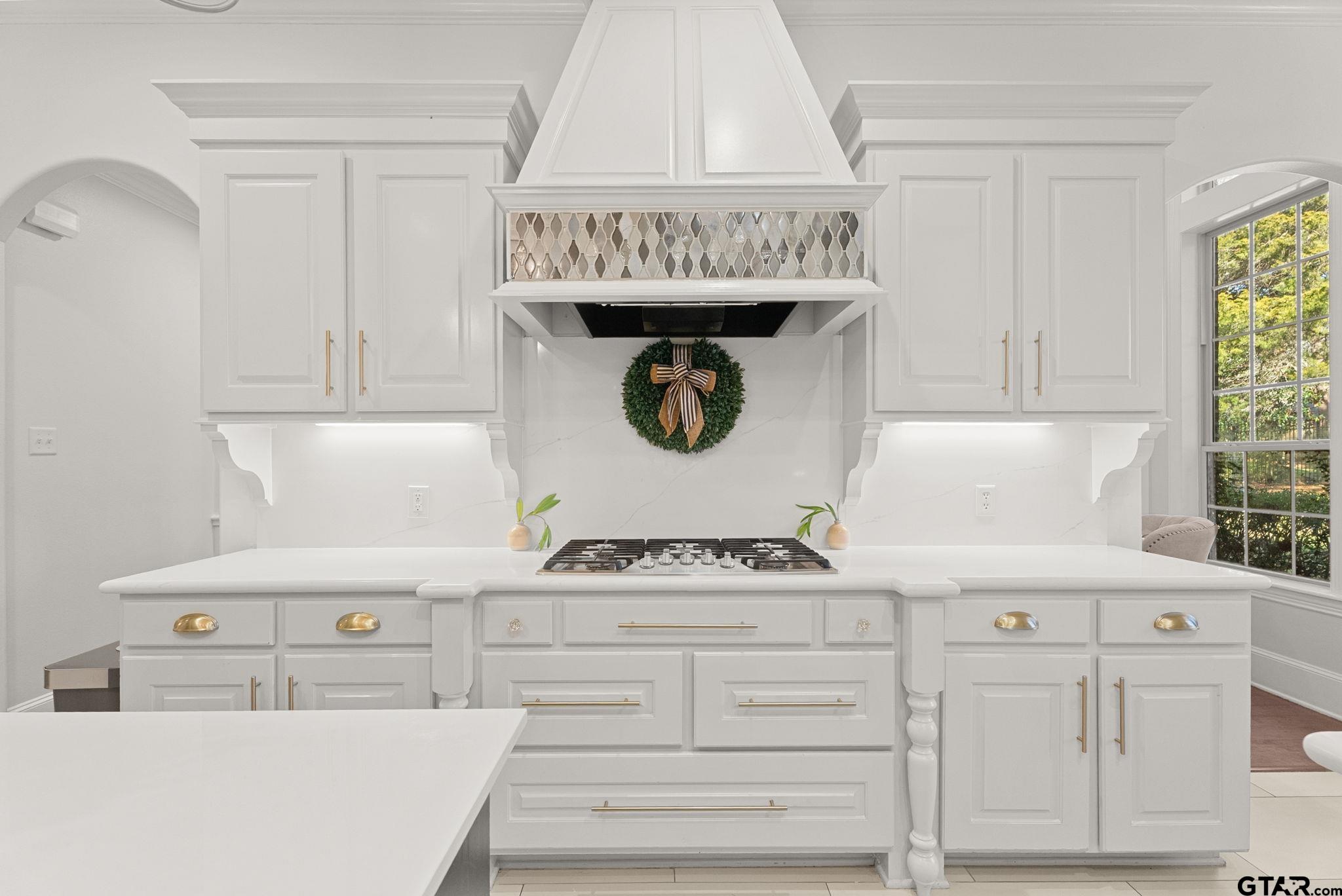 1975 Stonegate Valley Dr.