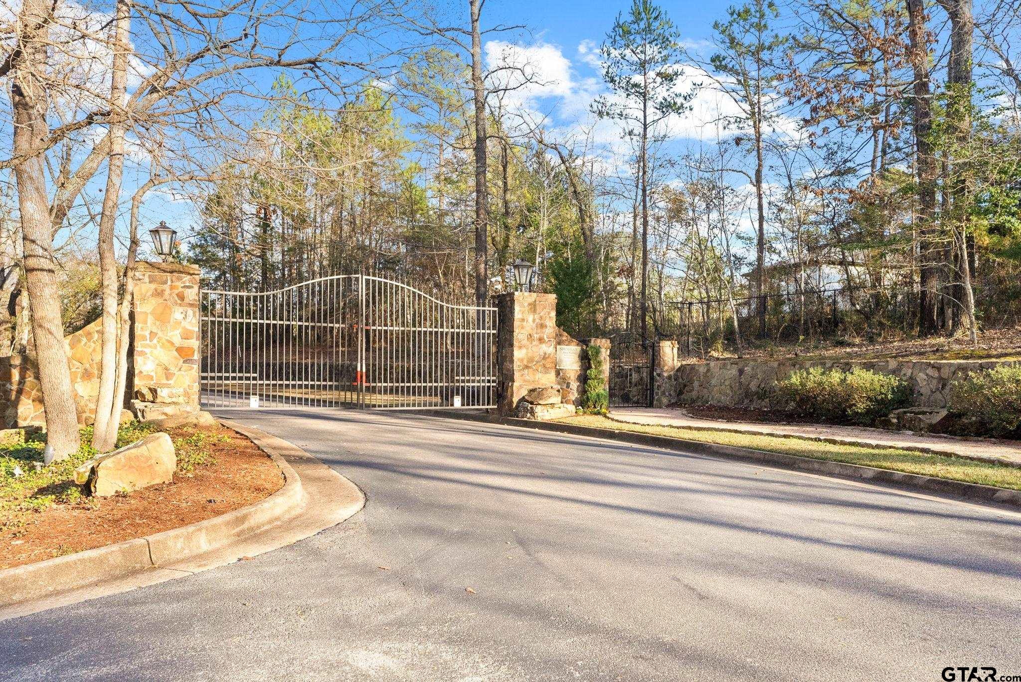 1975 Stonegate Valley Dr.