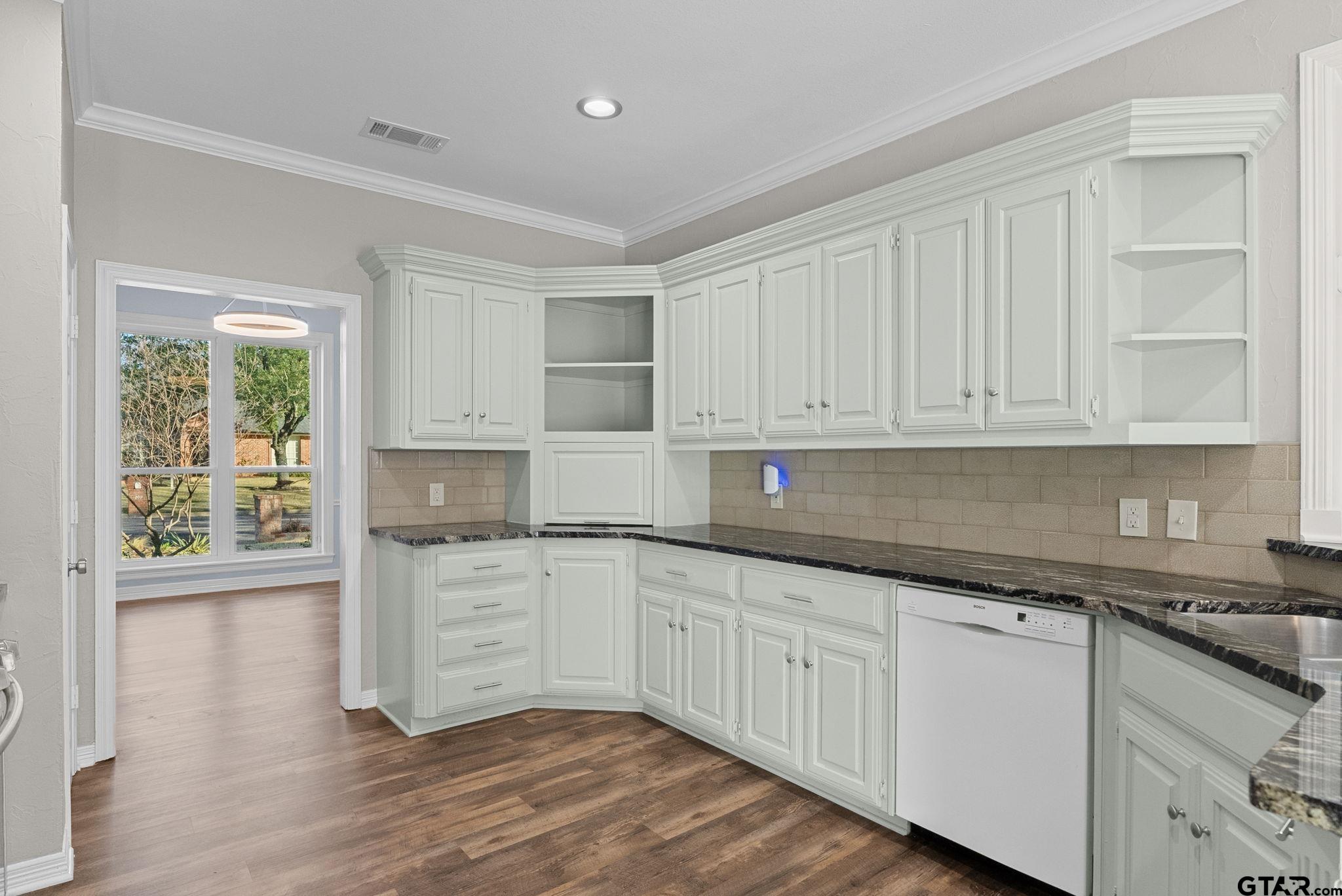 1208 W Rieck Rd.