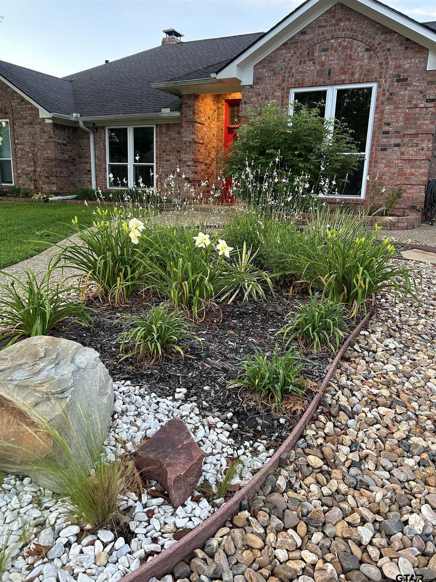 1208 W Rieck Rd.