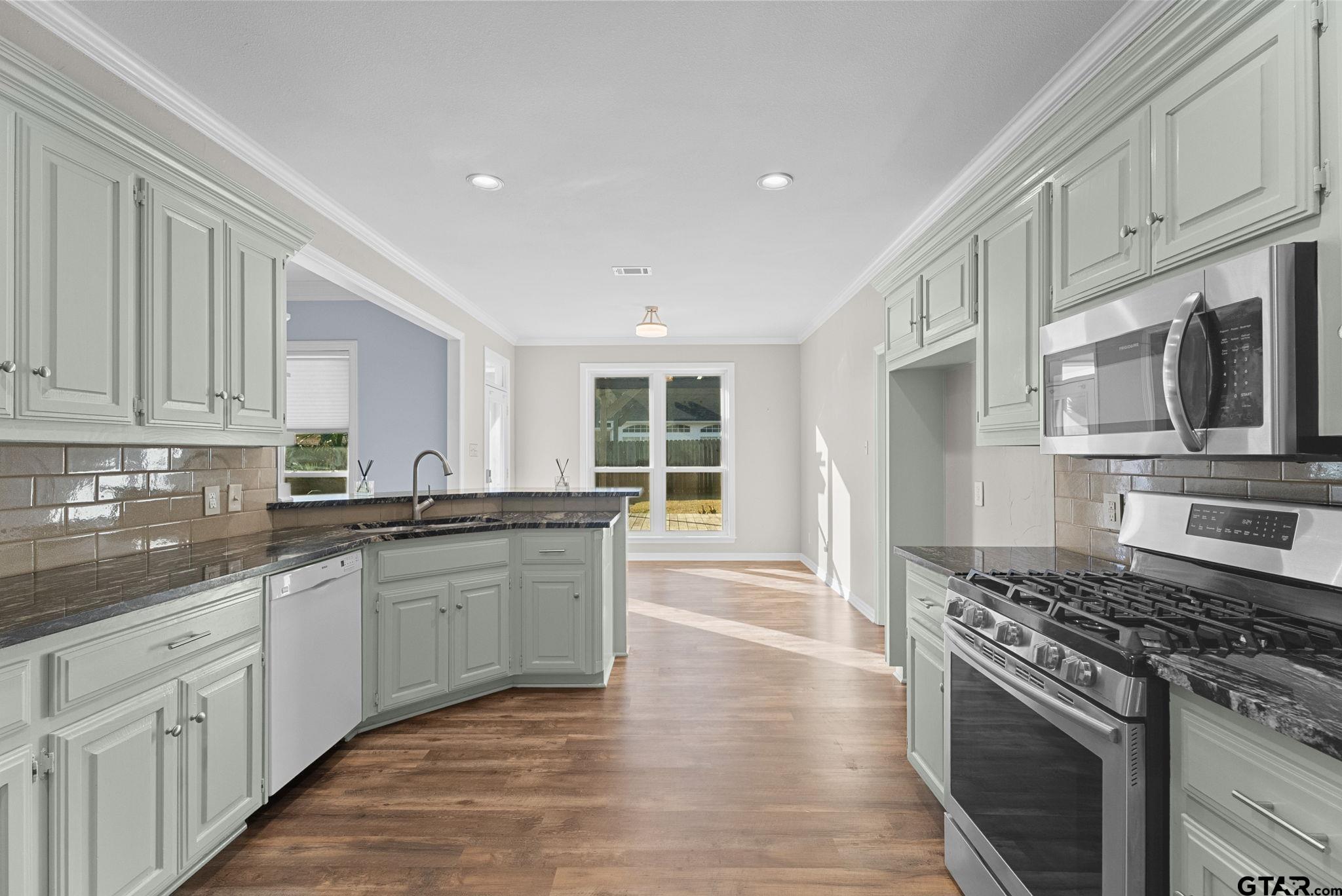 1208 W Rieck Rd.